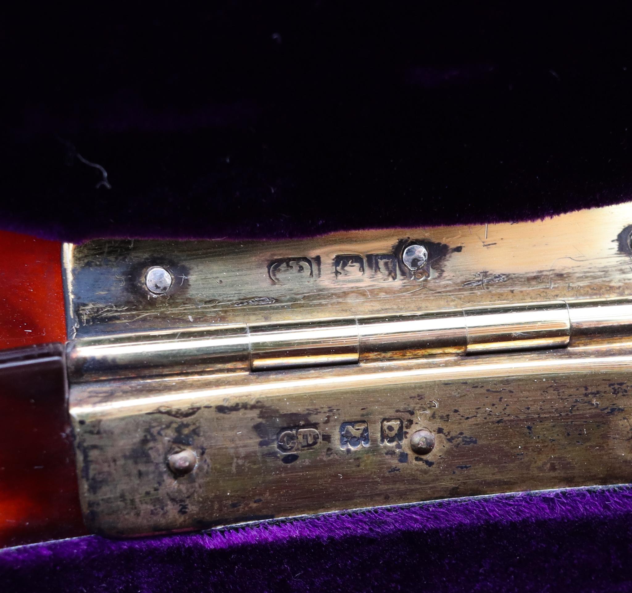 Inglese Scatola da scrivania ovale vittoriana del 1880 in argento 925 con tartaruga finta marrone in vendita