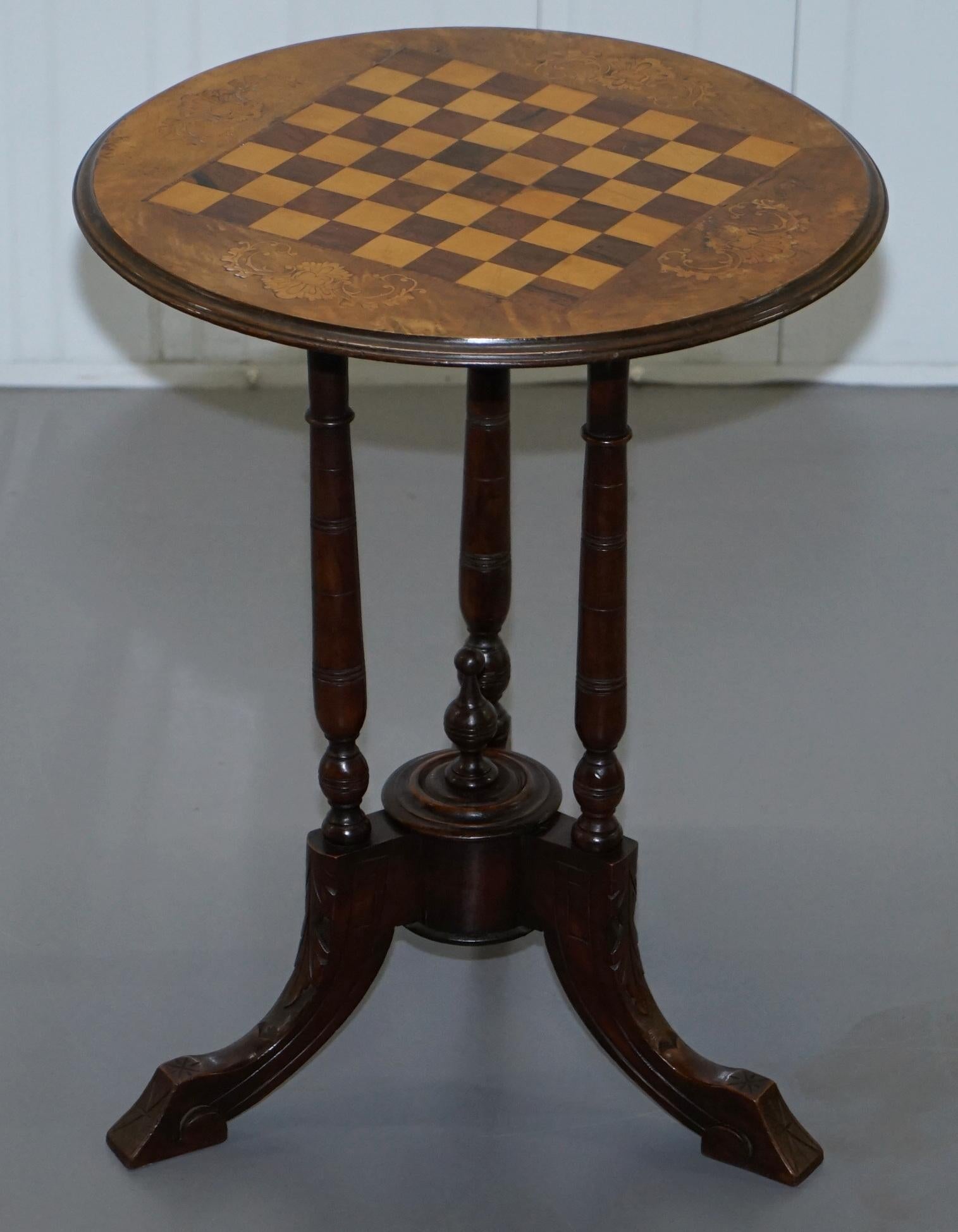 We are delighted to offer for sale this lovely small Victorian 1880 walnut & boxwood marquetry inlaid Chess games table

A very good looking well made and function piece of furniture, extremely decorative, the top has gorgeous Walnut & boxwood