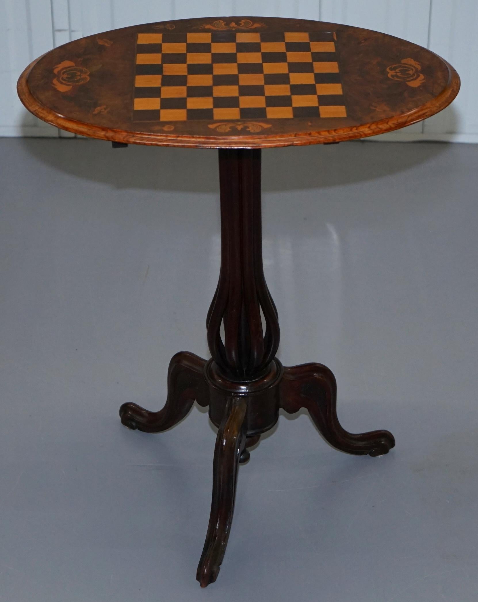 We are delighted to offer for sale this lovely Victorian 1880 walnut marquetry inlaid tilt-top chess games table

A very good looking well made and function piece of furniture, extremely decorative, the top has gorgeous Walnut timber which is