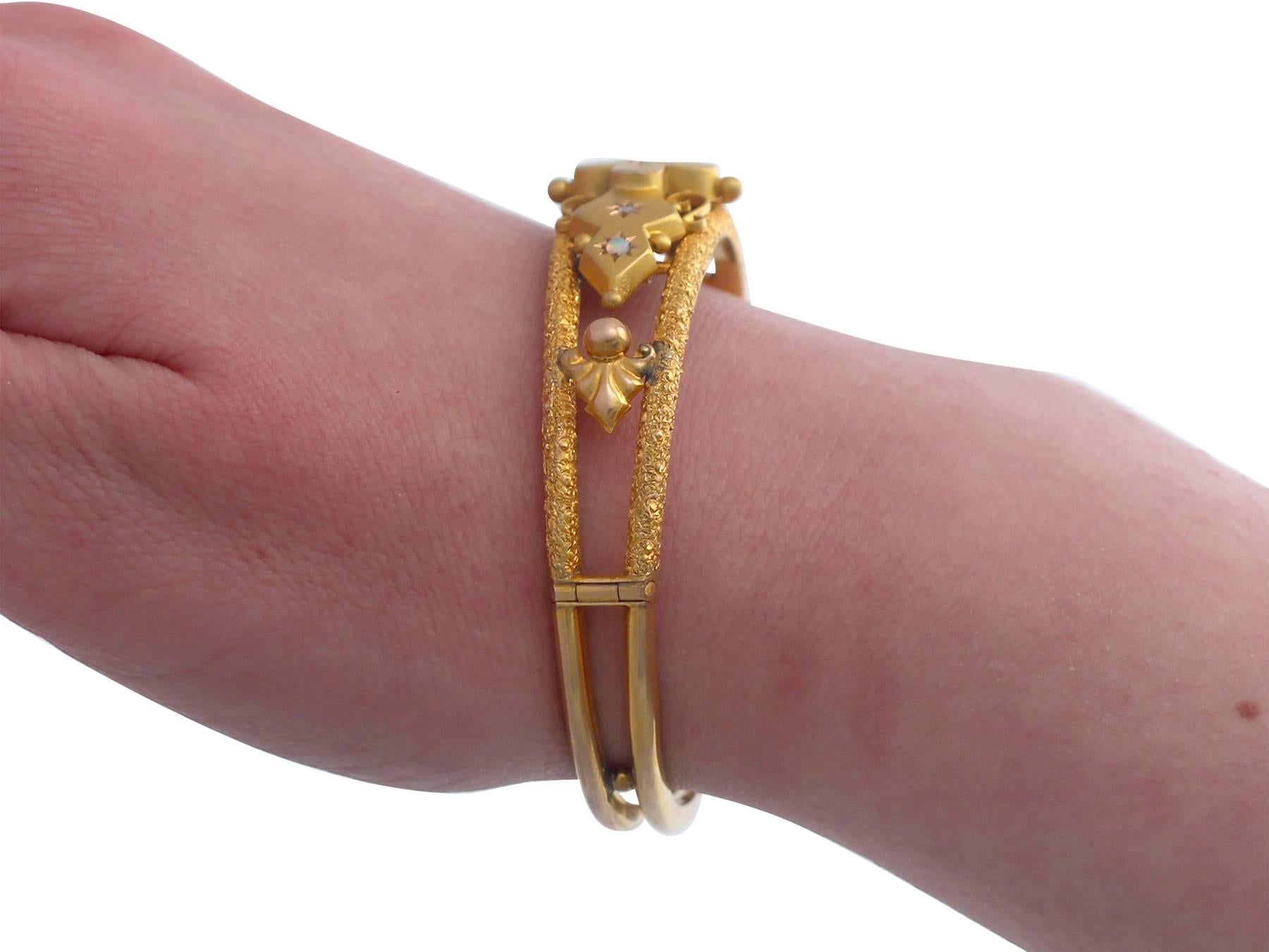 Bracelet victorien en or jaune orné d'opales et de diamants en vente 4
