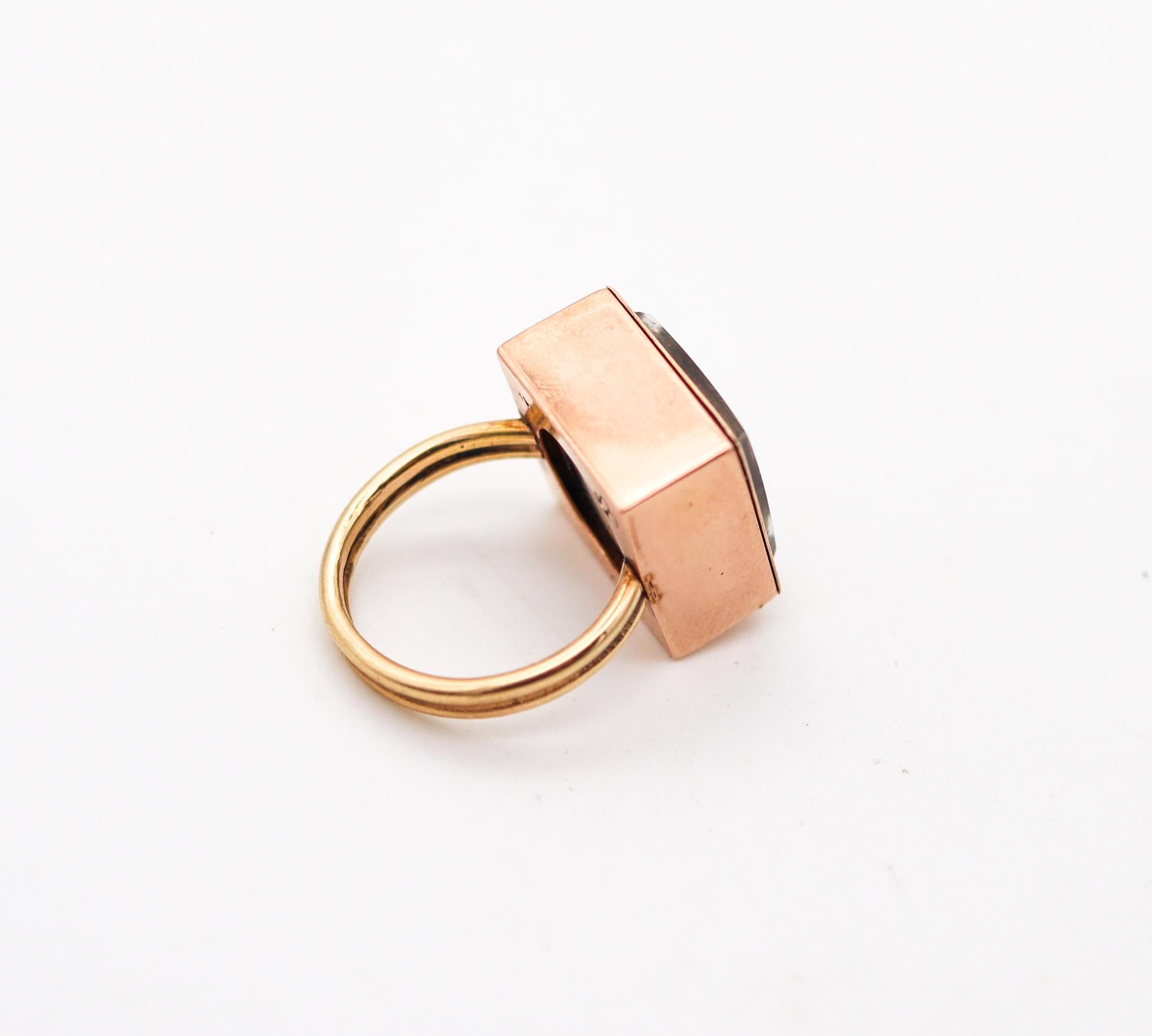 Victorian 1890 Antique Square Ring With a Functional Compass In 14Kt Rose Gold In Good Condition For Sale In Miami, FL
