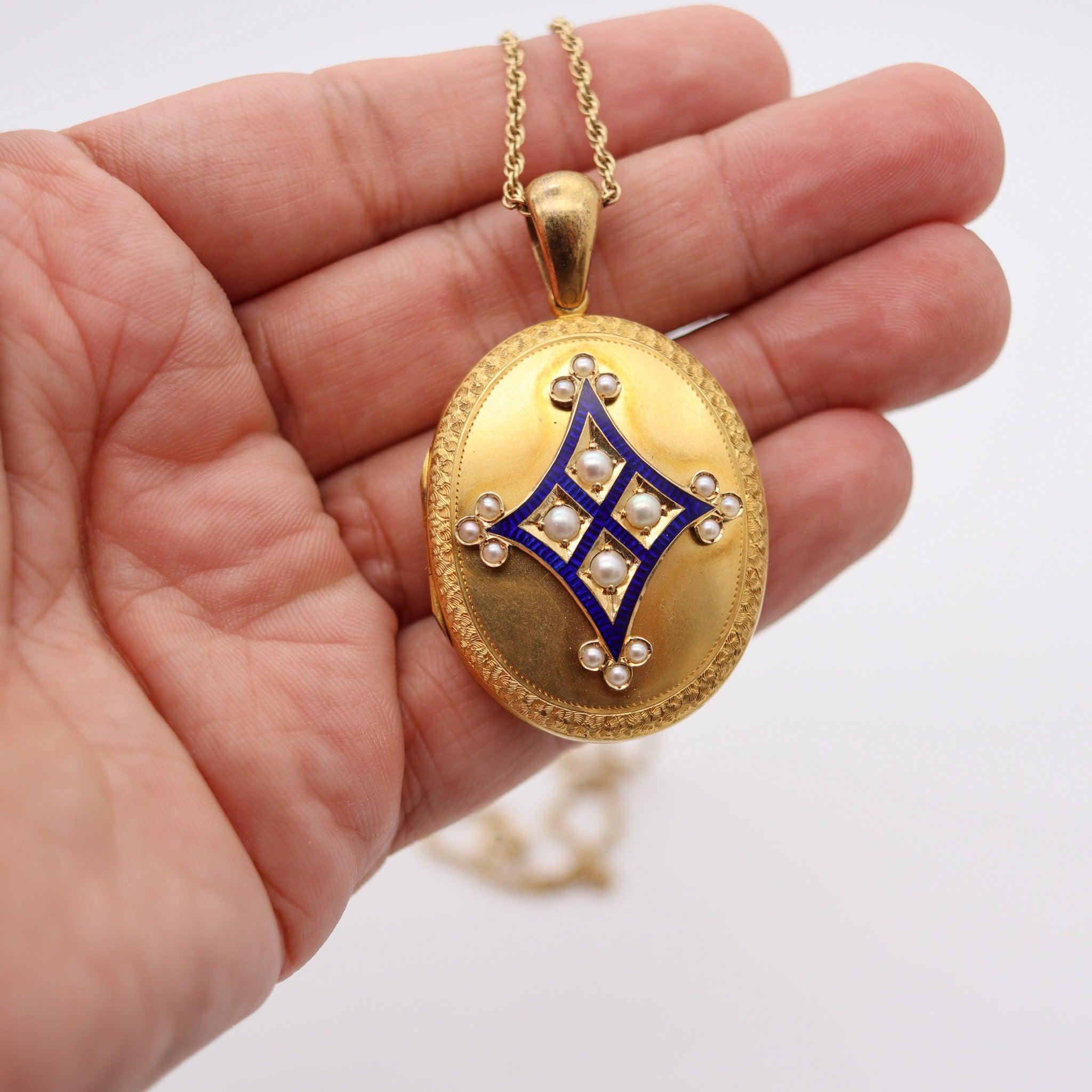 VICTORIAN 1890 Blue Enameled Locket Necklace In 18Kt Yellow Gold & White pearls For Sale 2