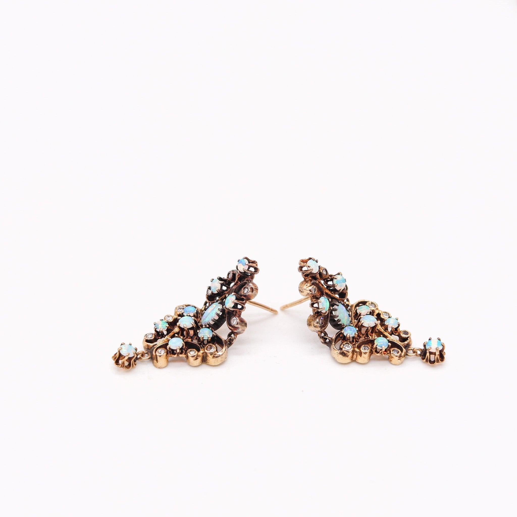 VICTORIAN 1890 Dangle Earrings In 18Kt Yellow Gold Precious-Opals & Diamonds Excellent état - En vente à Miami, FL