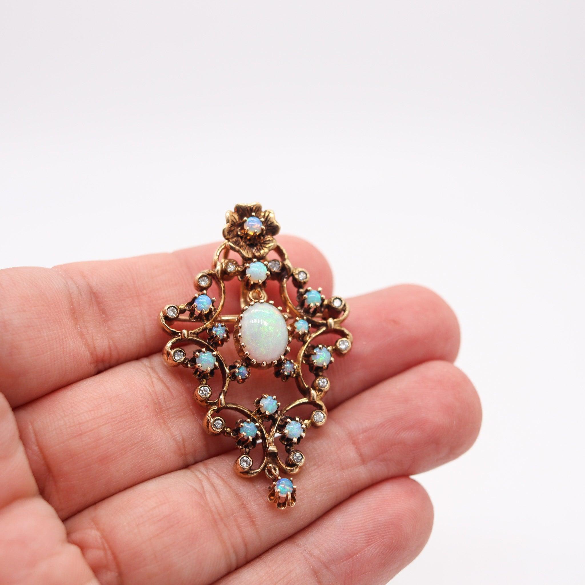 VICTORIAN 1890 Pendant-Brooch In 18Kt Yellow Gold Precious Opals & Diamonds im Zustand „Hervorragend“ im Angebot in Miami, FL
