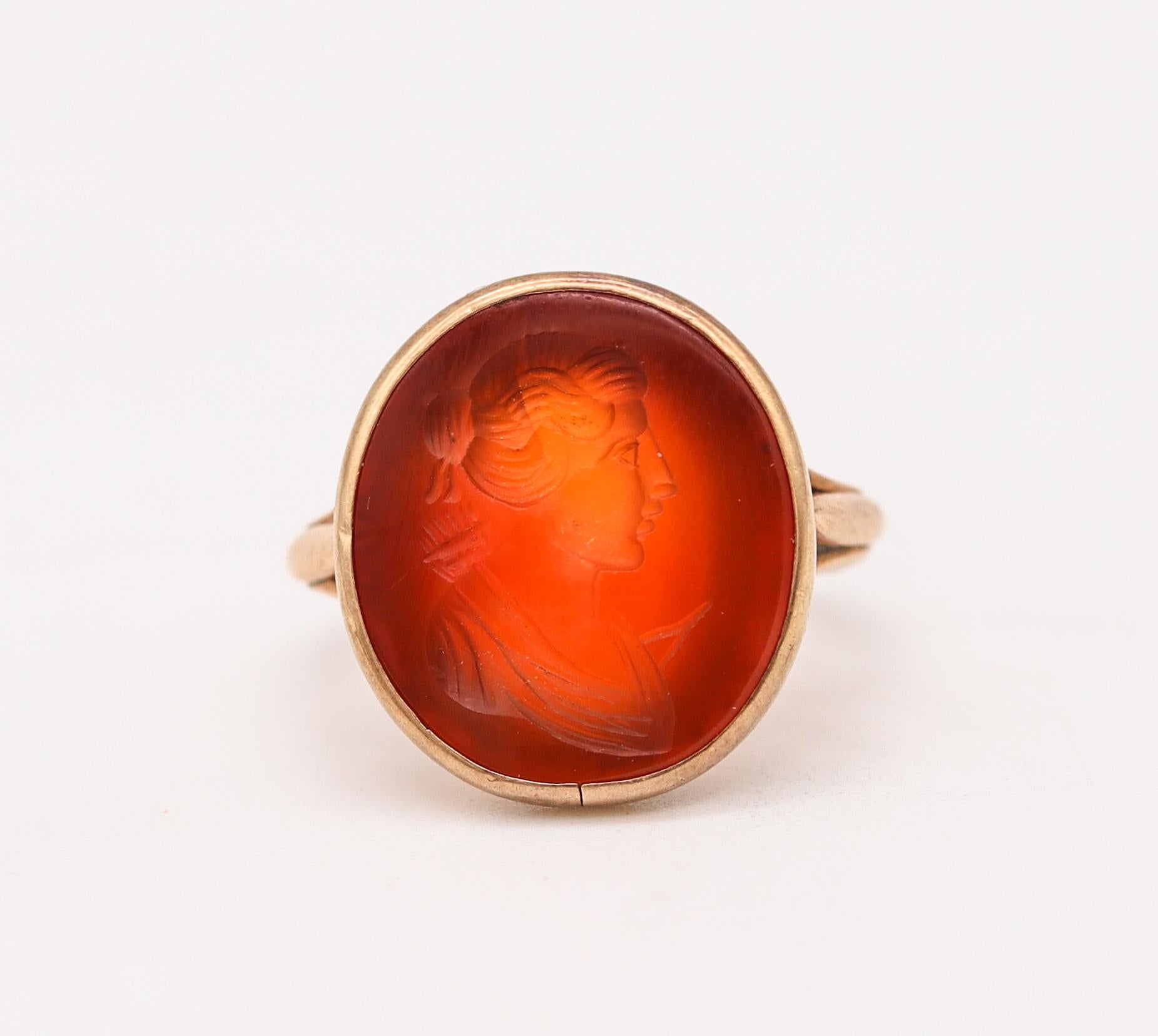 Portrait Cut Victorian 1890 Signet Intaglio Ring in 18kt Yellow Gold with Carved Carnelian