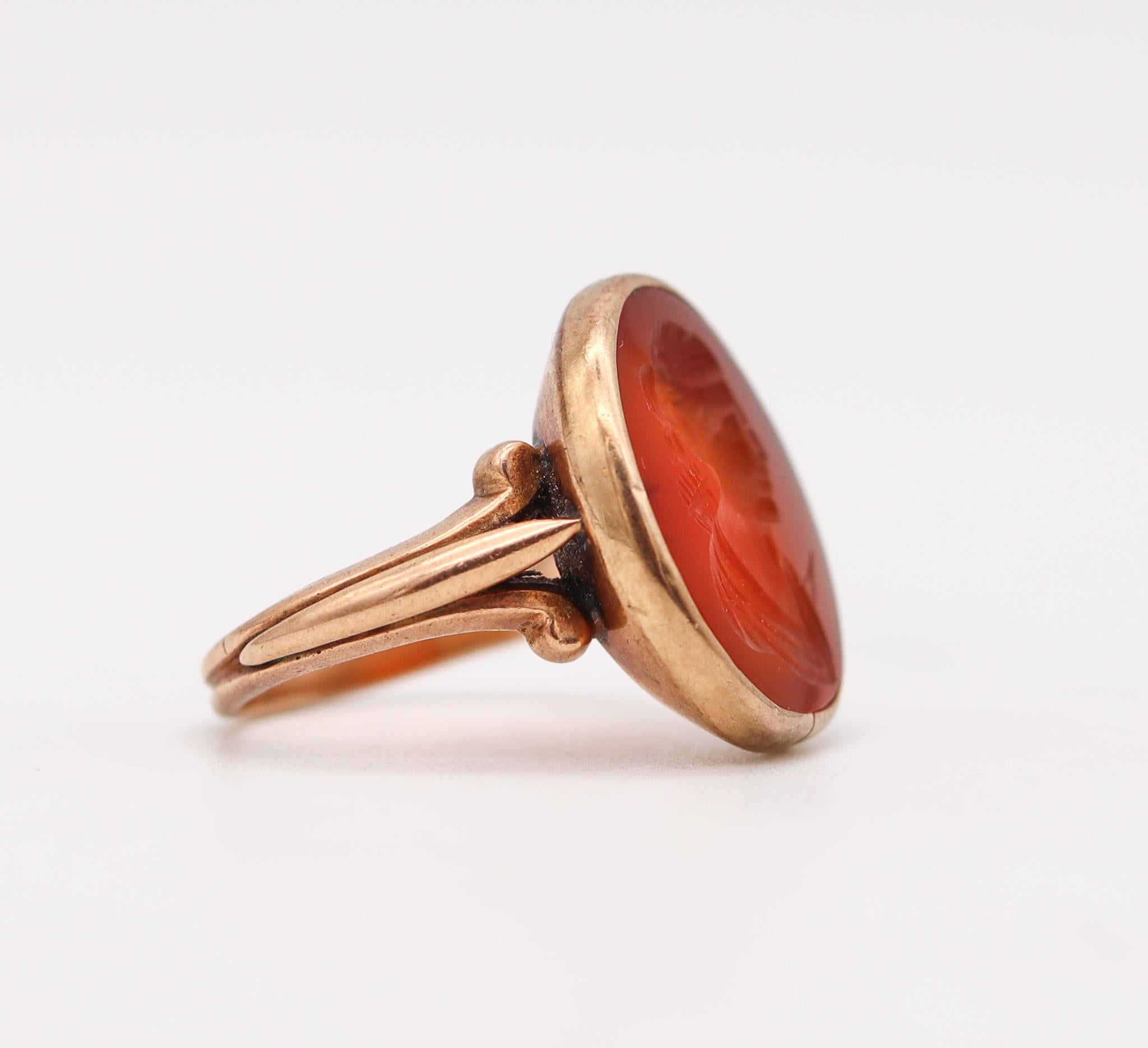 Victorian 1890 Signet Intaglio Ring in 18kt Yellow Gold with Carved Carnelian In Excellent Condition In Miami, FL