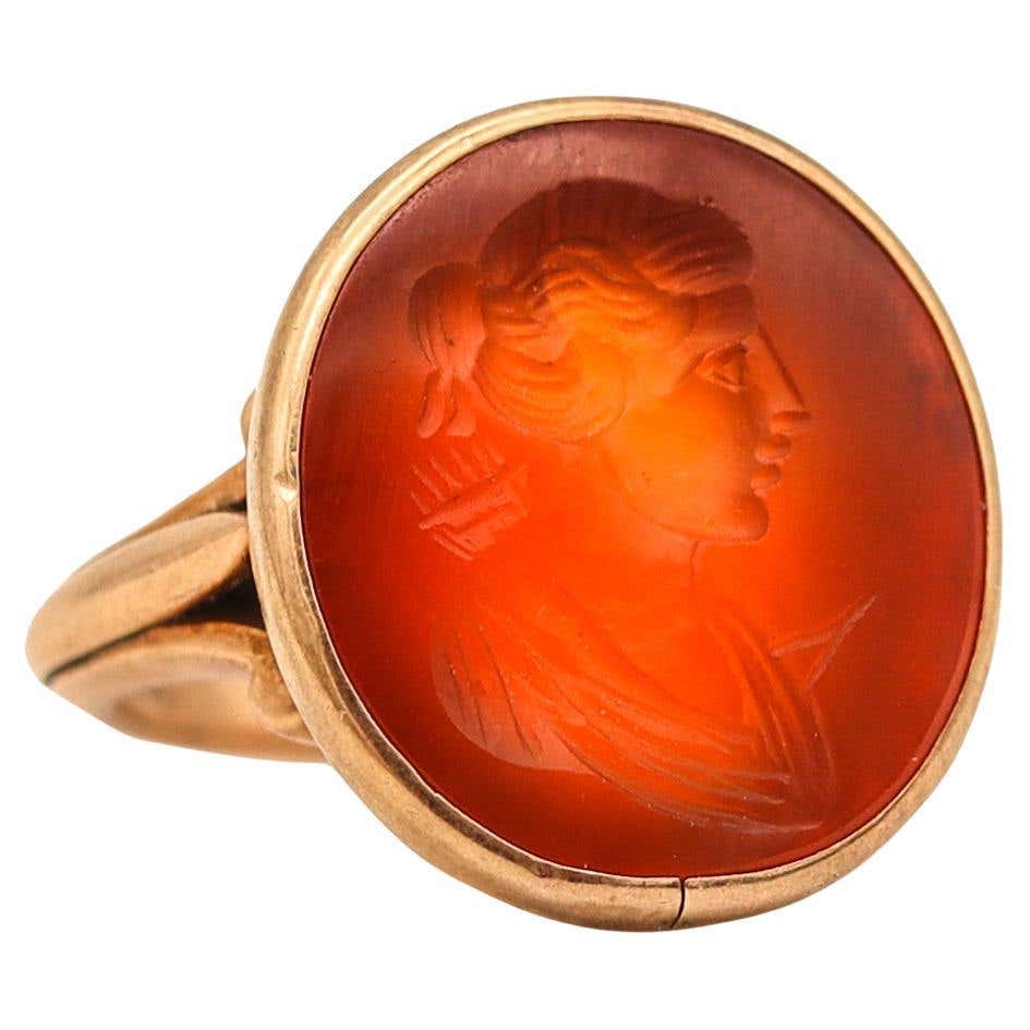 Victorian 1890 Signet Intaglio Ring in 18kt Yellow Gold with Carved ...