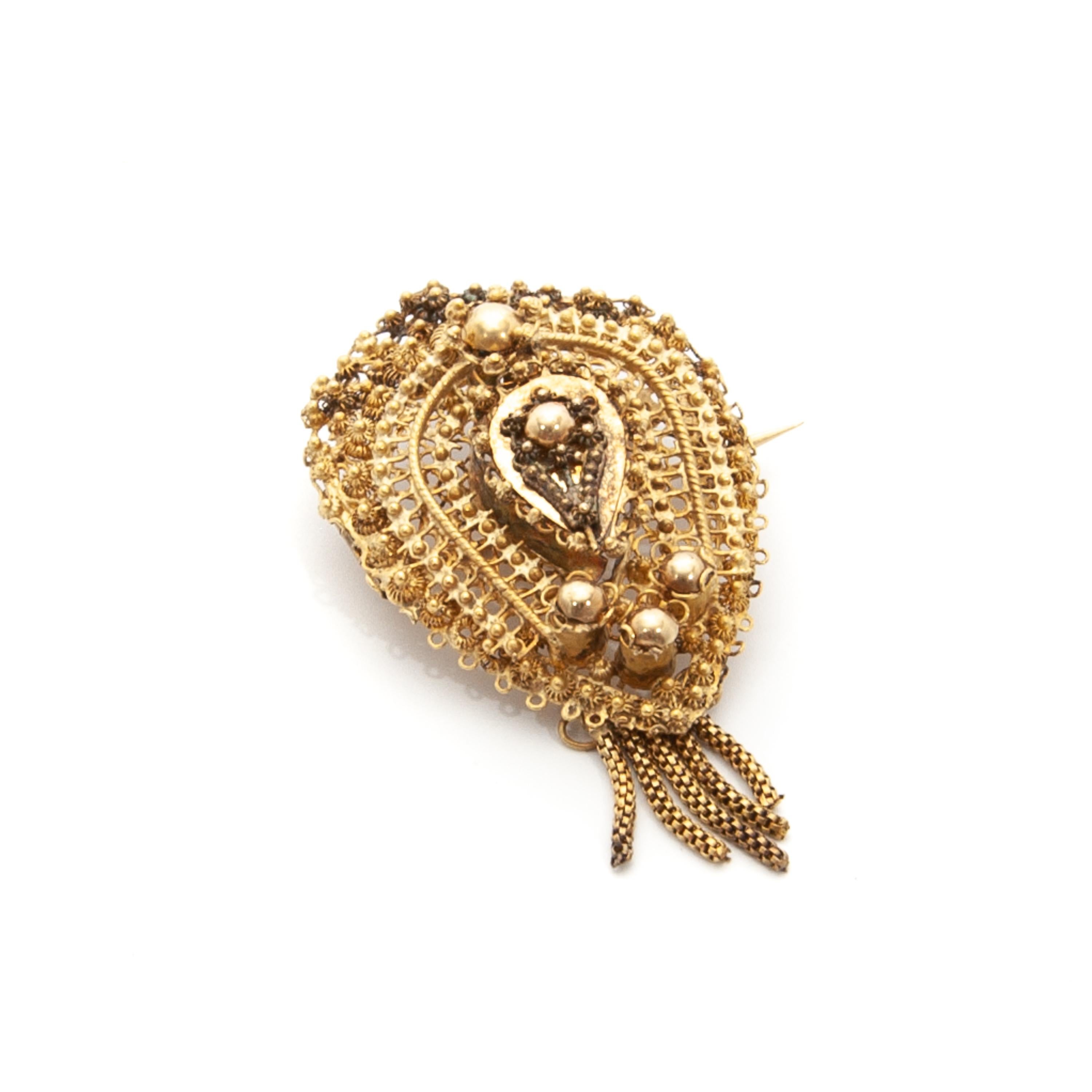 Antique 1880's 14K Gold Filigree Earrings and Brooch For Sale 2