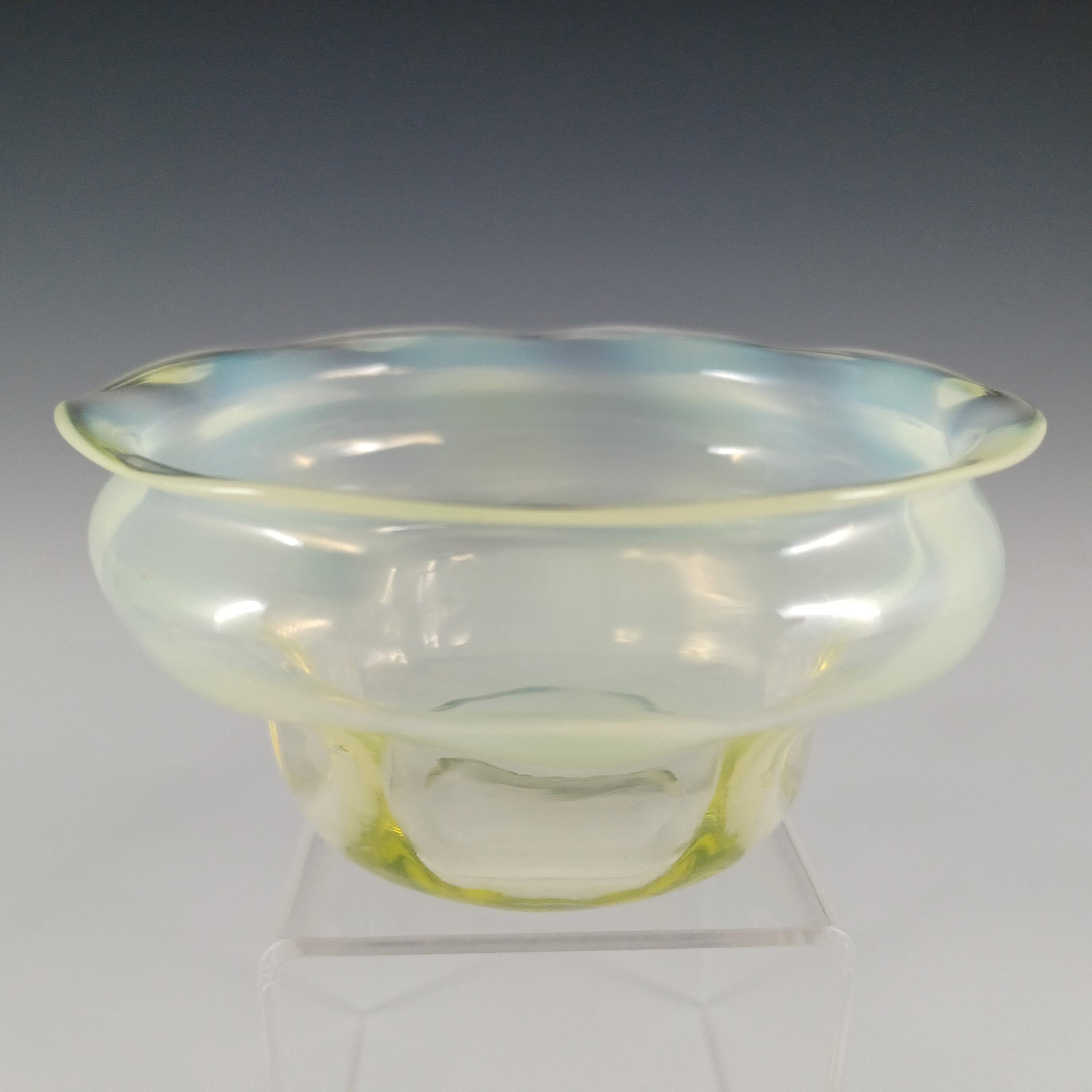 British Victorian 1890's Vaseline Uranium Opalescent Glass Bowl For Sale