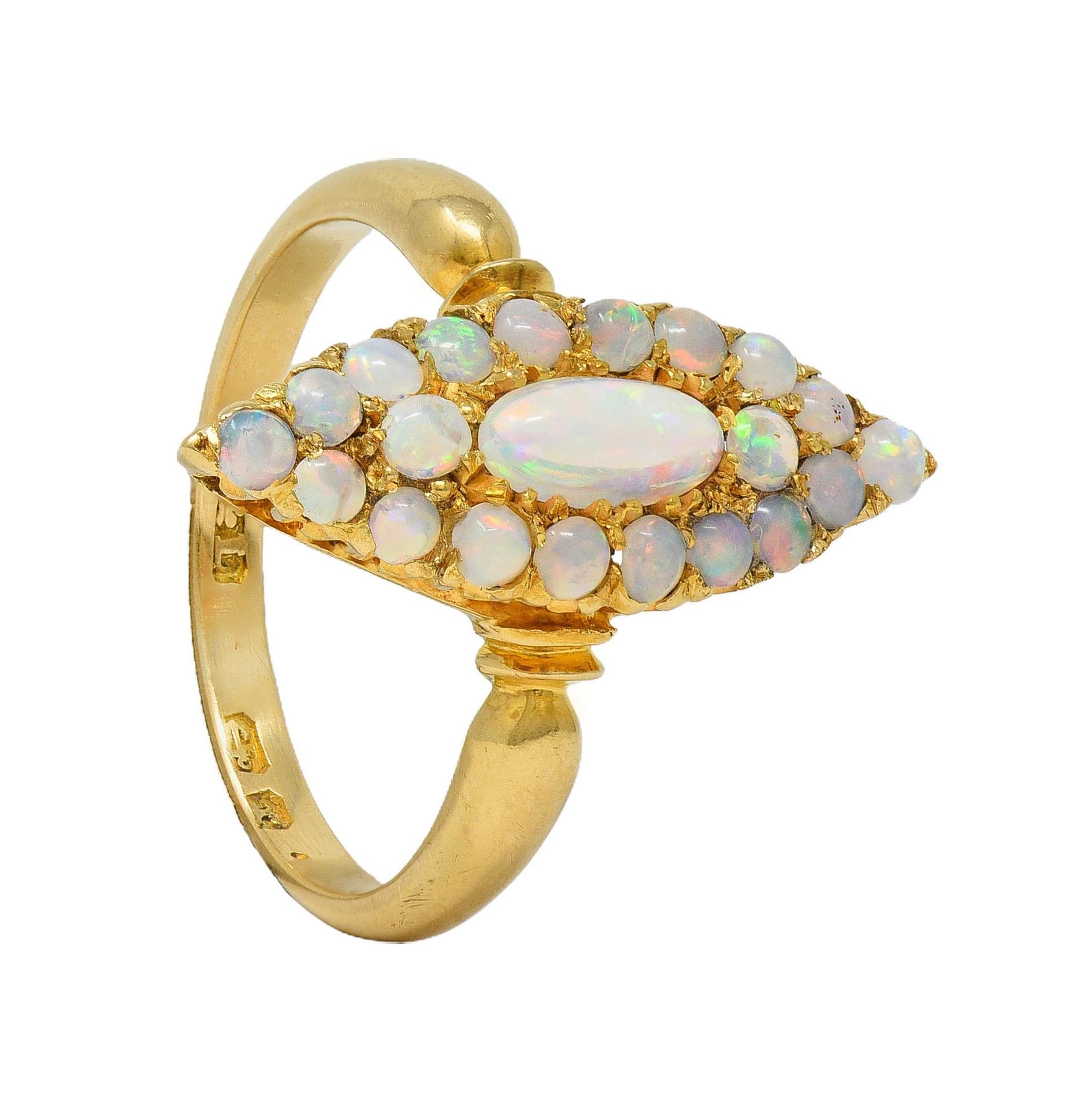 Bague grappe victorienne en or jaune 18 carats avec opale cabochon ancienne de 1897 en vente 9