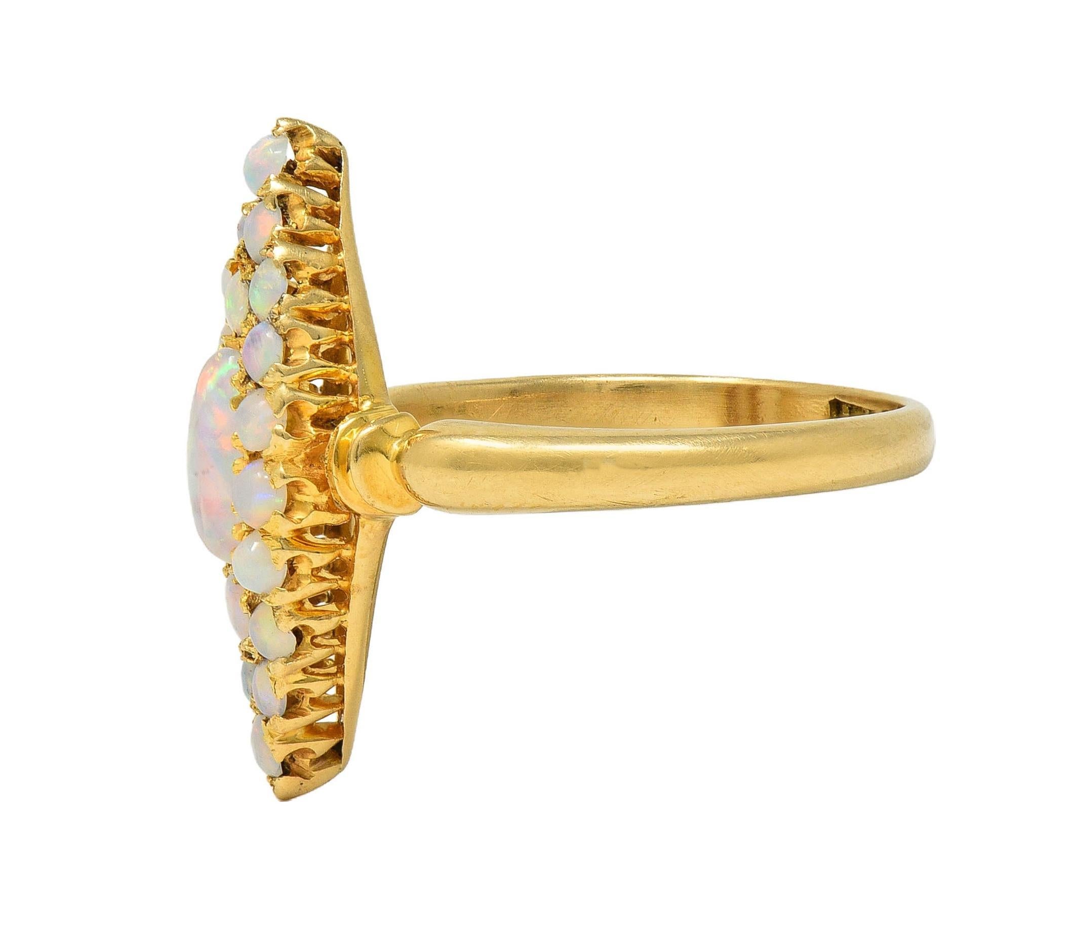 Bague grappe victorienne en or jaune 18 carats avec opale cabochon ancienne de 1897 en vente 1