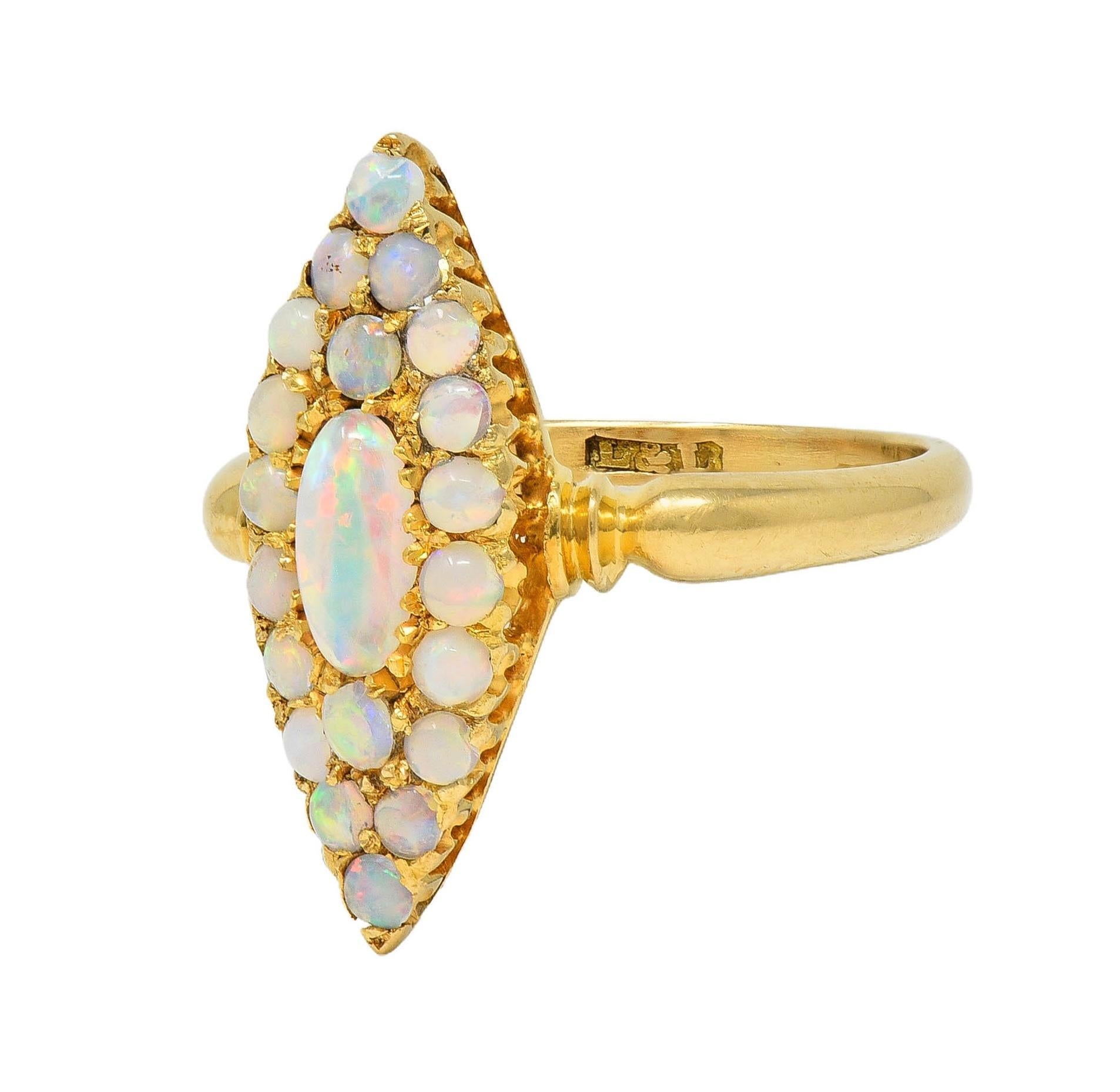 Bague grappe victorienne en or jaune 18 carats avec opale cabochon ancienne de 1897 en vente 2