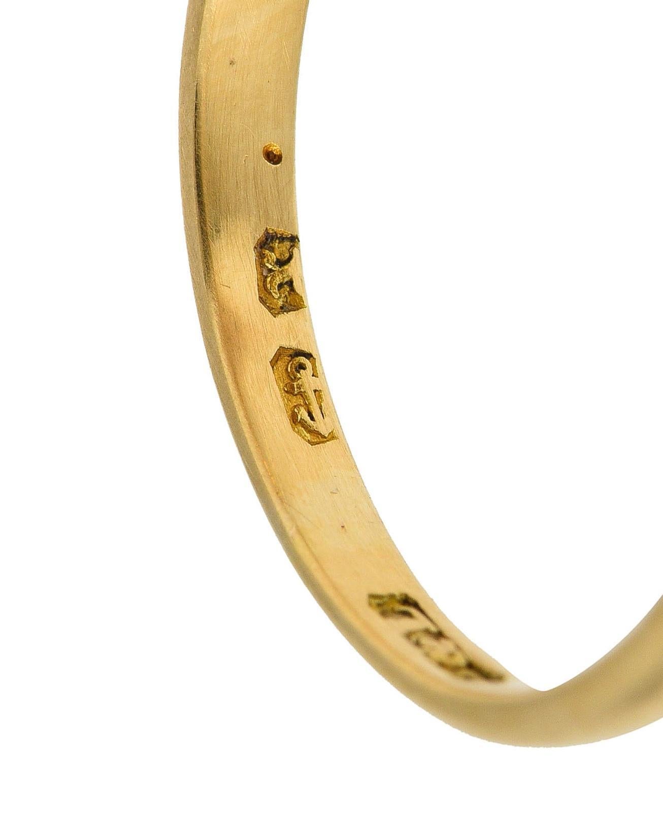 Bague grappe victorienne en or jaune 18 carats avec opale cabochon ancienne de 1897 en vente 3