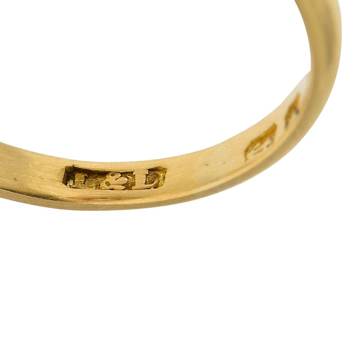 Bague grappe victorienne en or jaune 18 carats avec opale cabochon ancienne de 1897 en vente 4
