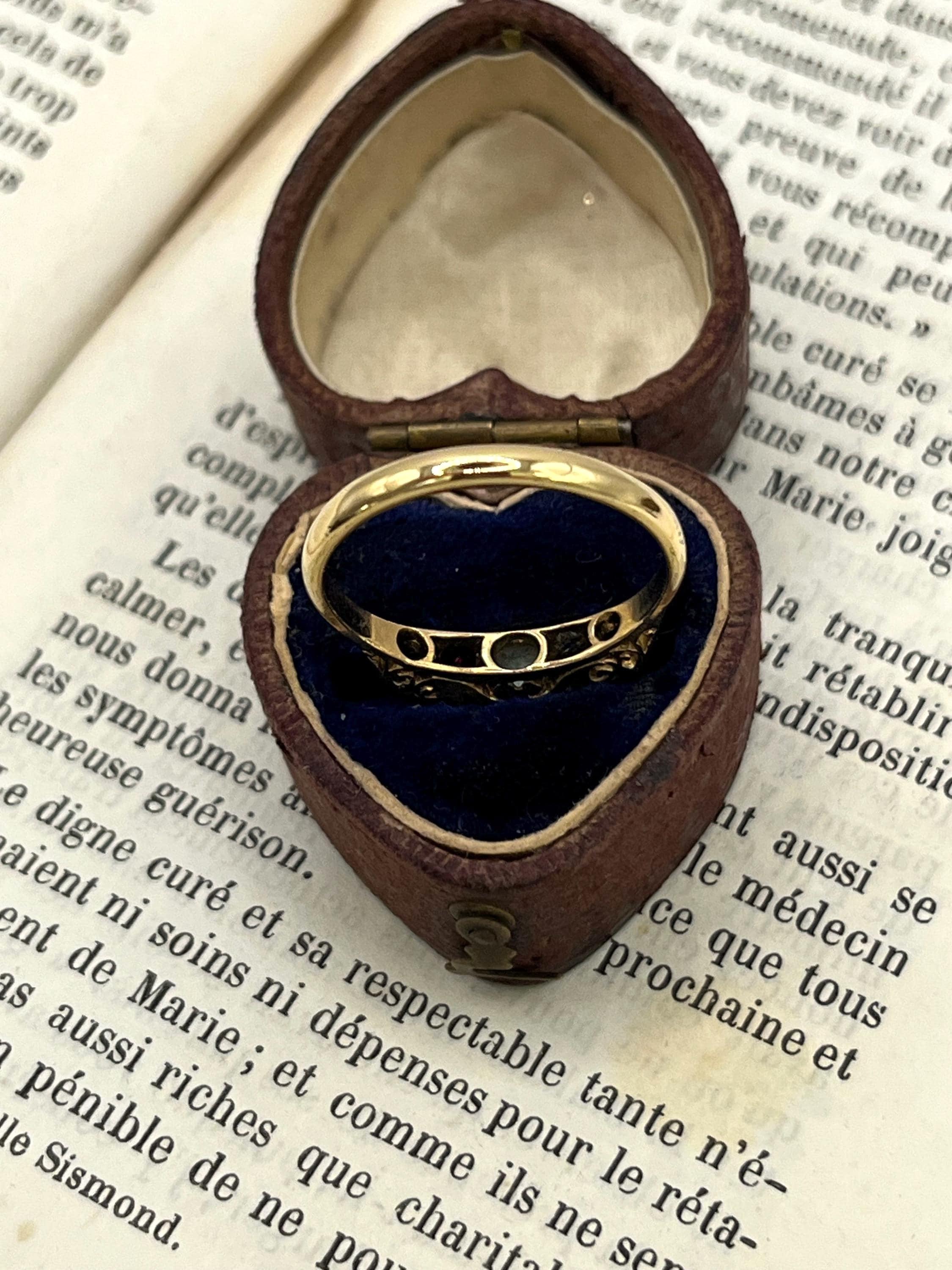 Anello acrostico vittoriano in oro 18ct, ADORE Ametista, Diamante, Opale, Rubino e Smeraldo in vendita 4