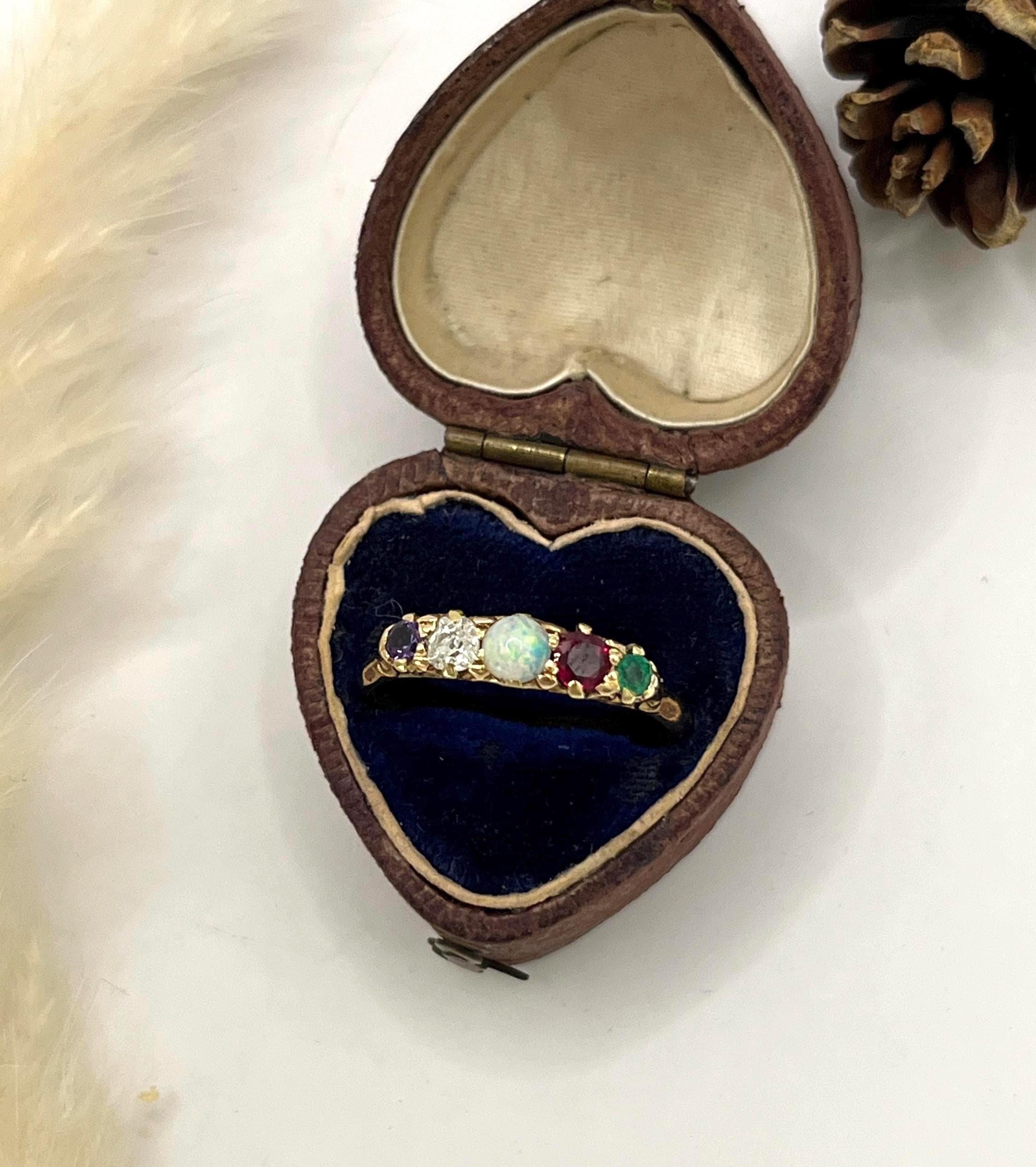 Anello acrostico vittoriano in oro 18ct, ADORE Ametista, Diamante, Opale, Rubino e Smeraldo in vendita 5