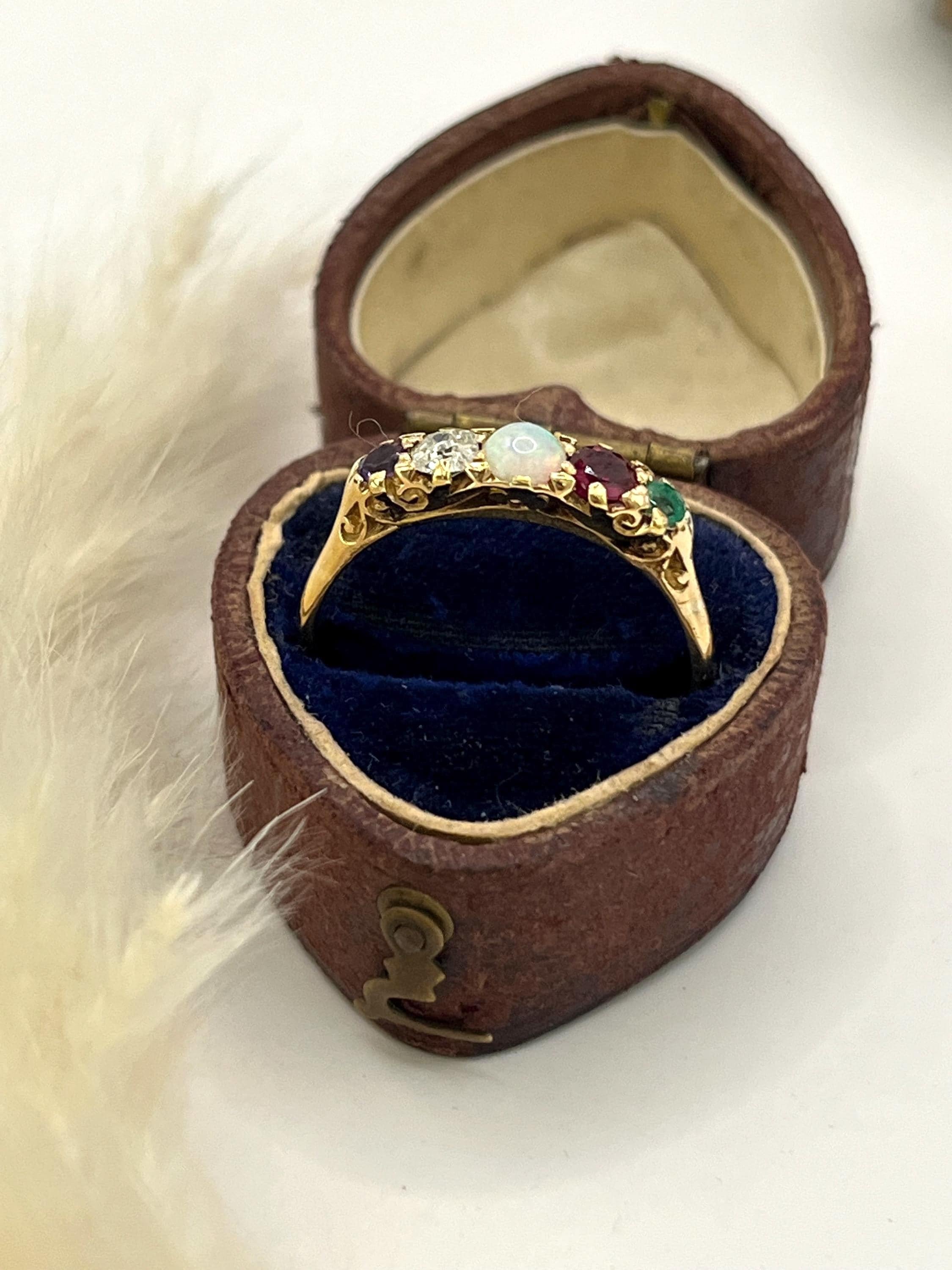 Anello acrostico vittoriano in oro 18ct, ADORE Ametista, Diamante, Opale, Rubino e Smeraldo in vendita 3