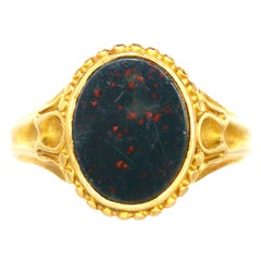 Victorian 18ct Gold Bloodstone Signet Ring with Decorated Shoulders