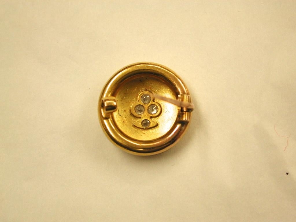 Old Mine Cut Victorian 18 Carat Gold Button Shaped Brooch Set with 4 Diamonds, circa 1880 For Sale