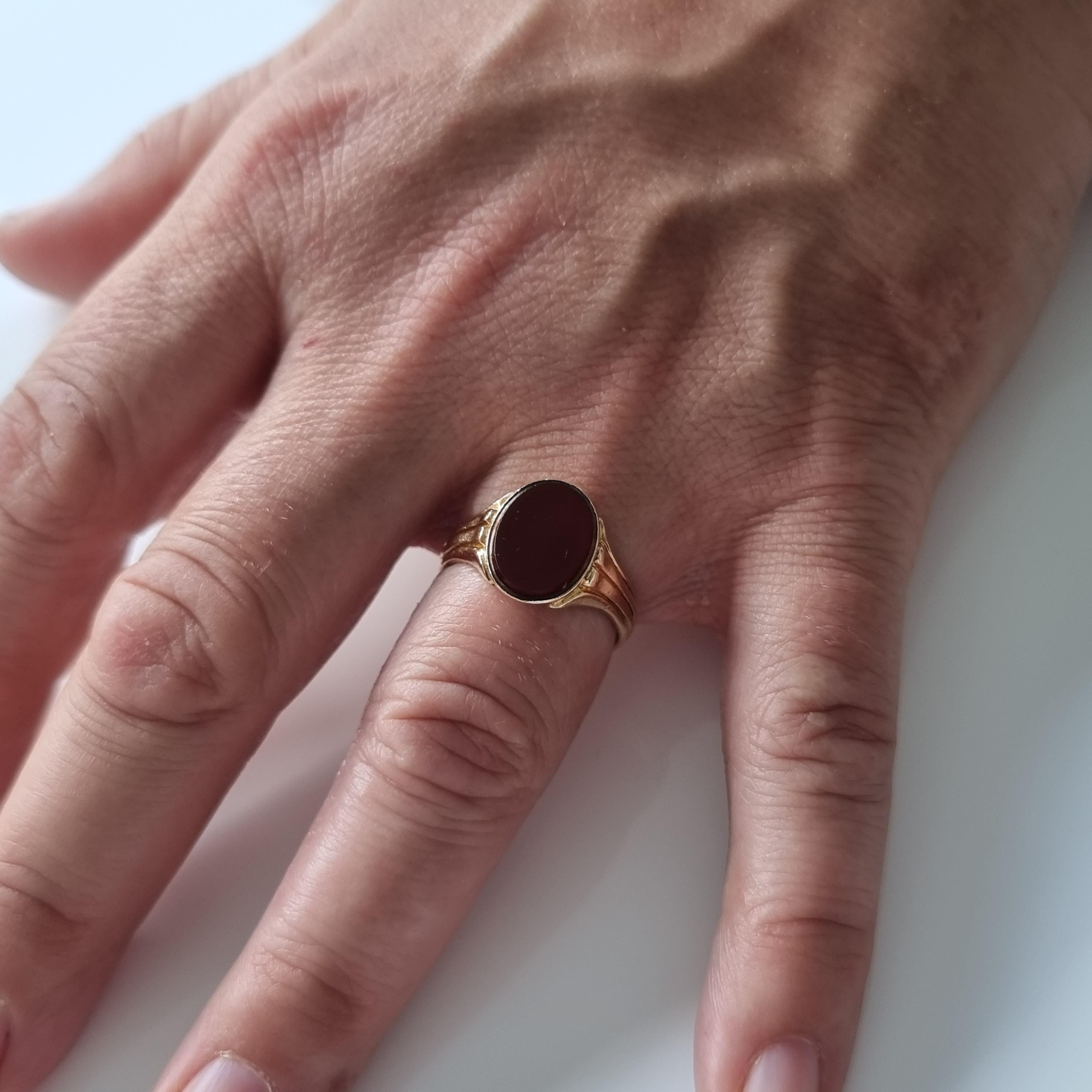 maroon stone gold ring