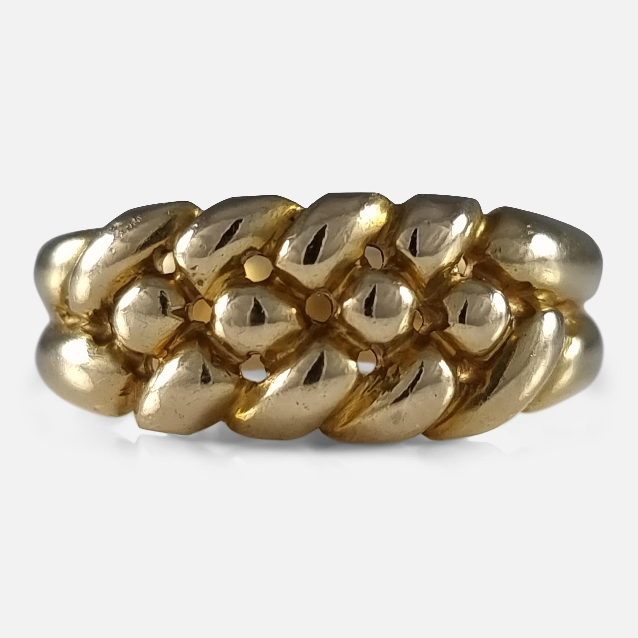 Ein viktorianischer 18 Karat Gelbgold Keeper Ring. Ursprünglich wurden Halteringe am Finger getragen, um zu verhindern, dass ein anderer Ring versehentlich von diesem Finger rutscht.

Der Ring ist mit Birmingham Assay Punzierungen, 