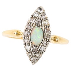 Viktorianischer Navette-Ring aus 18 Karat Gold mit Opal und Diamant im Altschliff, um 1900