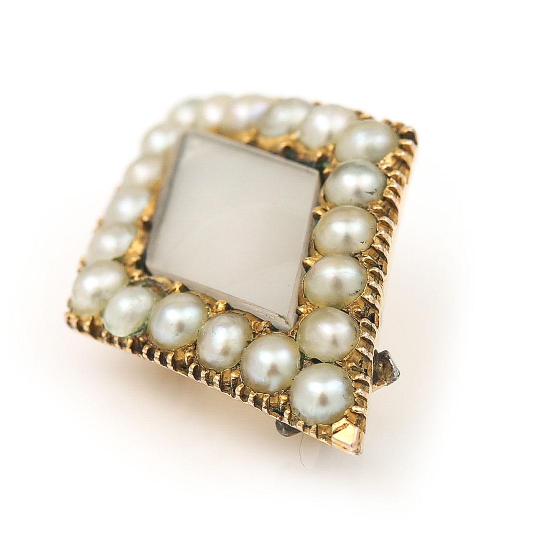 Kite Cut Victorian 18 Carat Gold Pearl Brooch and Pendant, circa 1880 For Sale