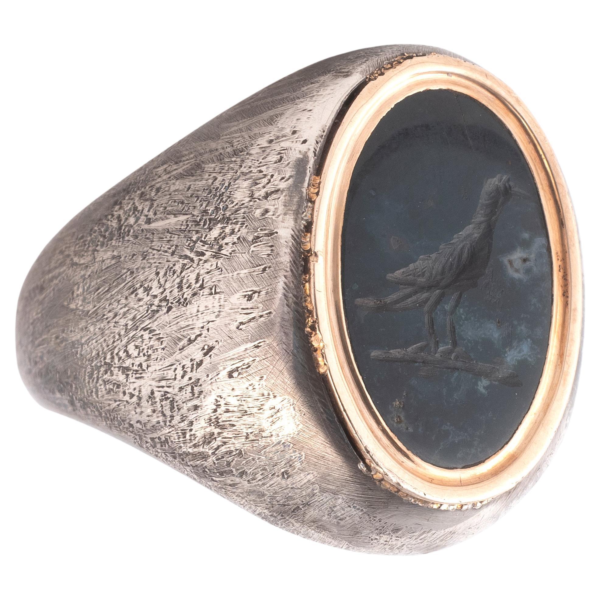 Vittoriano Oro vittoriano 18ct e  Anello da uomo in argento e diaspro verde con incisione di uccelli in vendita