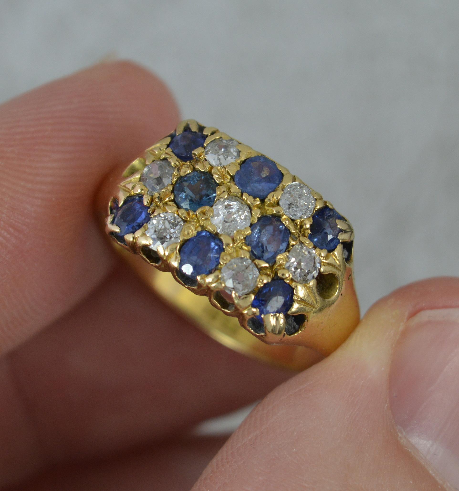 Bague grappe victorienne en or 18 carats à trois rangées de saphirs en forme de damier et de diamants en vente 1