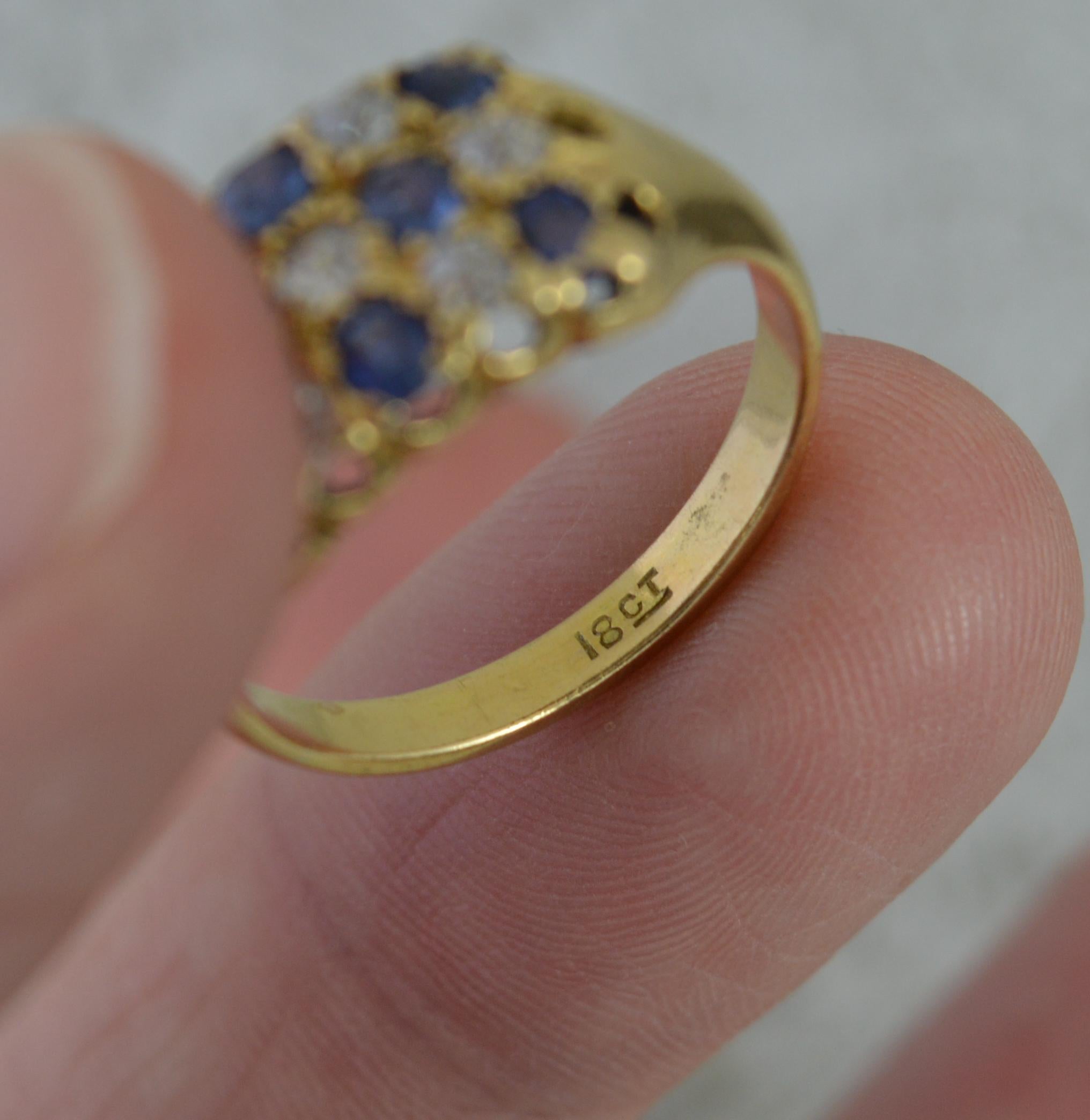 Bague grappe victorienne en or 18 carats à trois rangées de saphirs en forme de damier et de diamants en vente 2