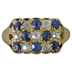 Bague grappe victorienne en or 18 carats à trois rangées de saphirs en forme de damier et de diamants