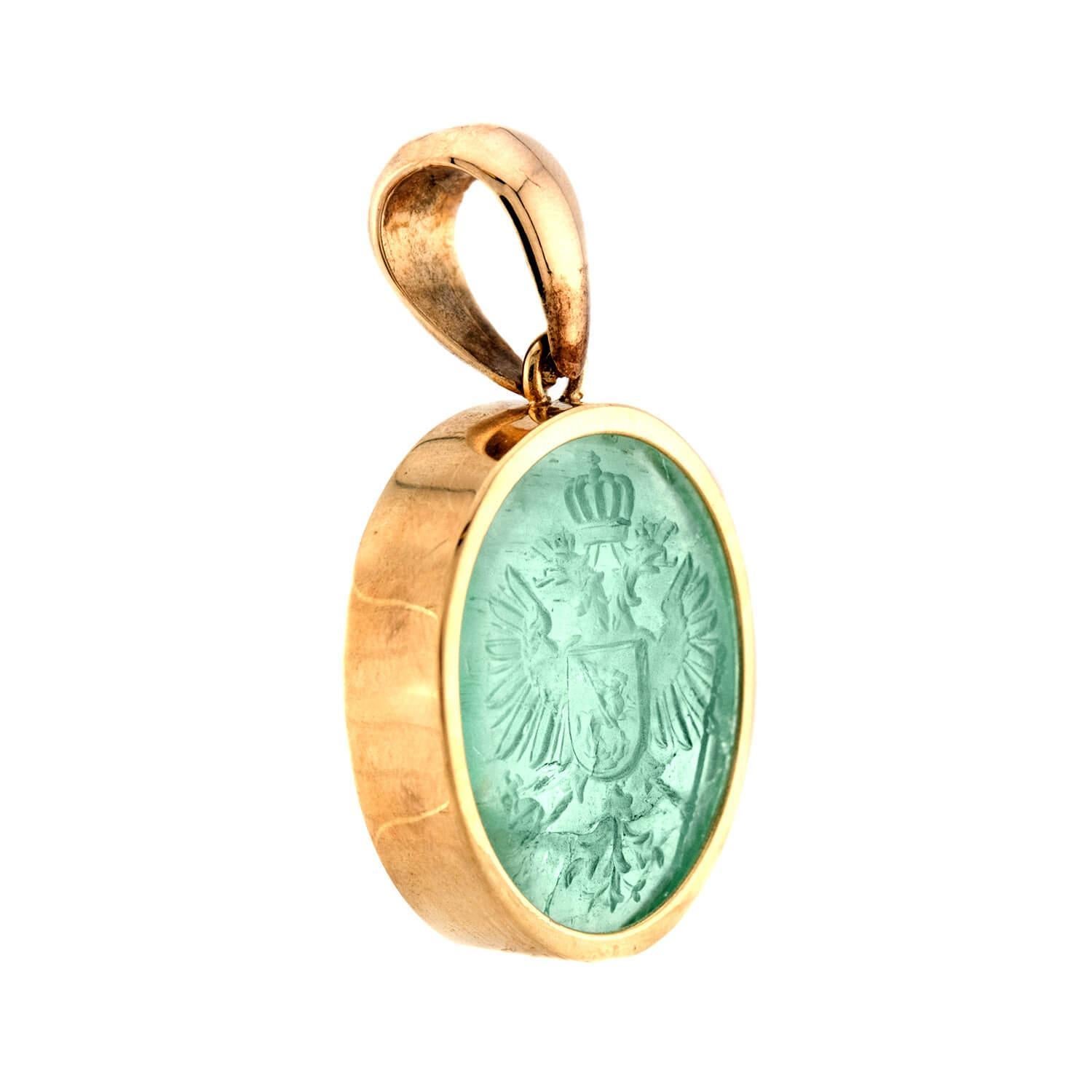 Viktorianischer 18k Smaragd-Intaglio-Anhänger im Zustand „Gut“ im Angebot in Narberth, PA