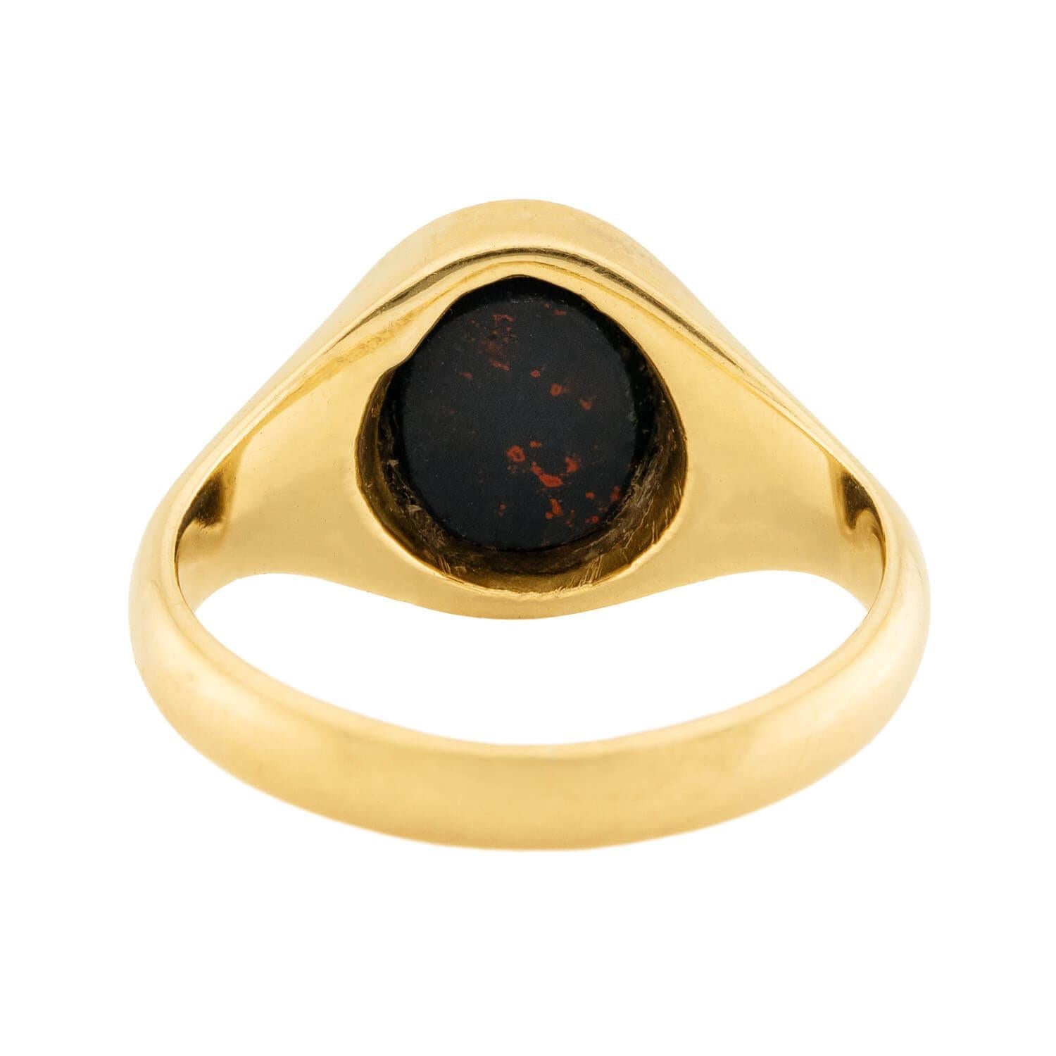 Bague sigillaire victorienne en pierre de sang anglaise 18 carats avec intaille Pour femmes en vente