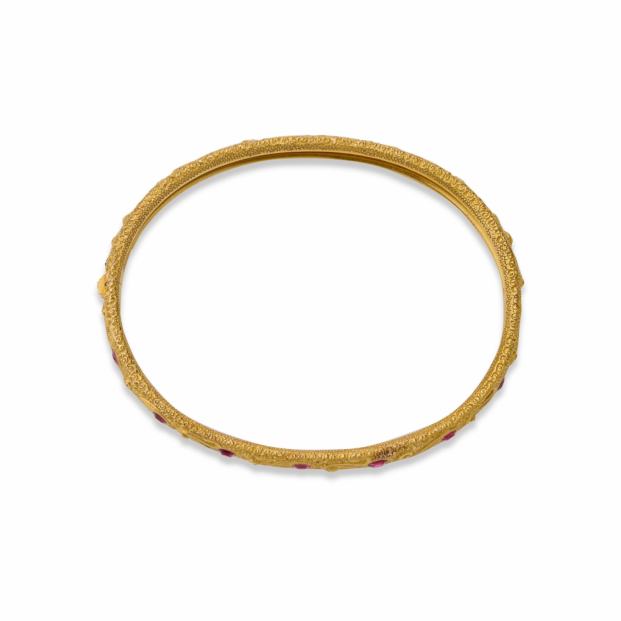 Taille coussin antique Bracelet victorien en or 18K et rubis en vente