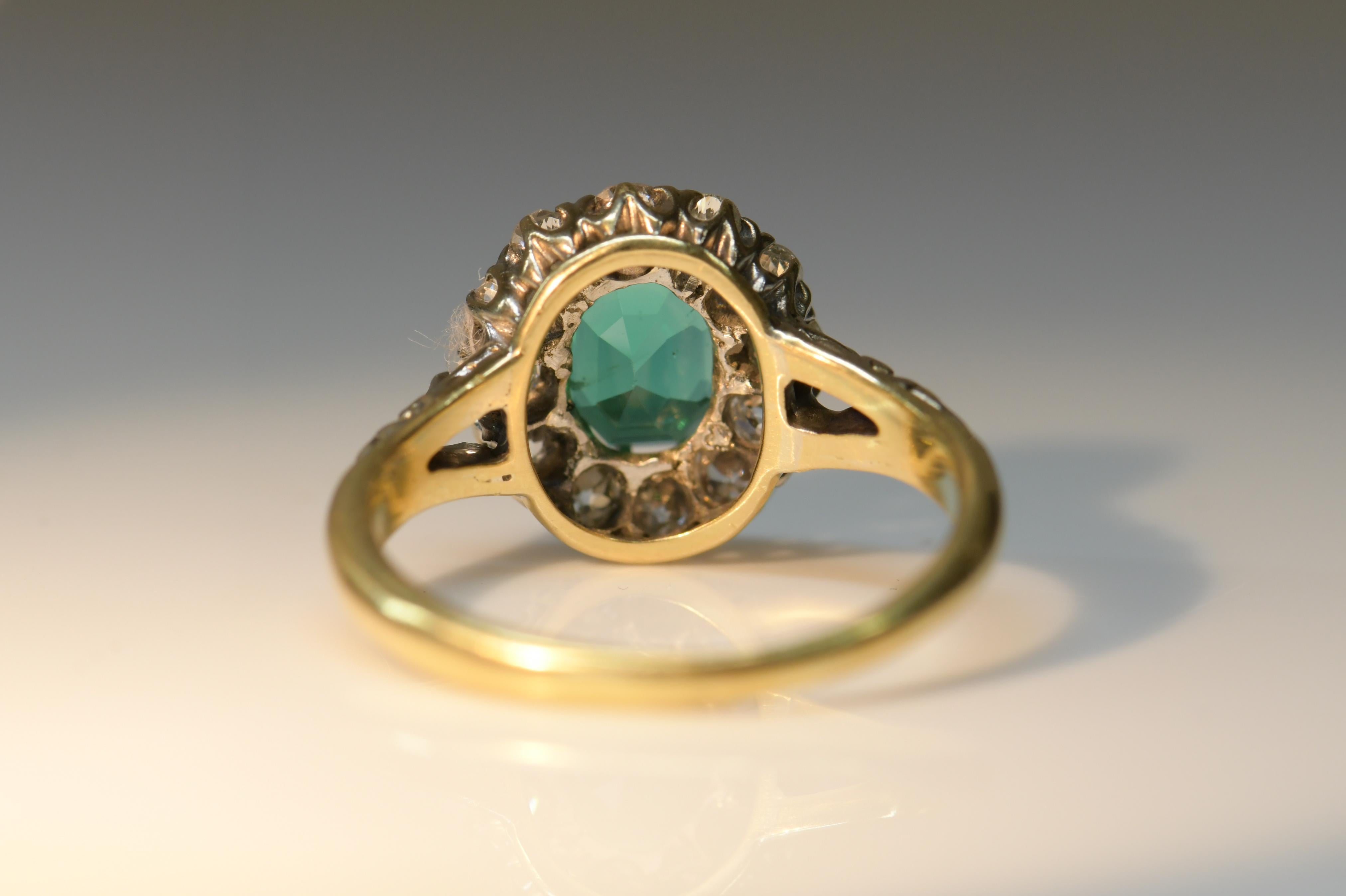 Victorian 18 Karat Gold Columbian Emerald Diamond Cluster Antique Ring In Excellent Condition In Banbury, GB