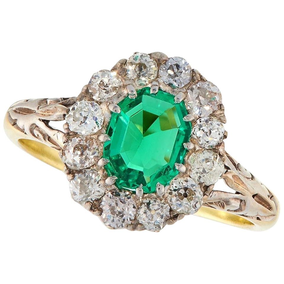 Victorian 18 Karat Gold Columbian Emerald Diamond Cluster Antique Ring