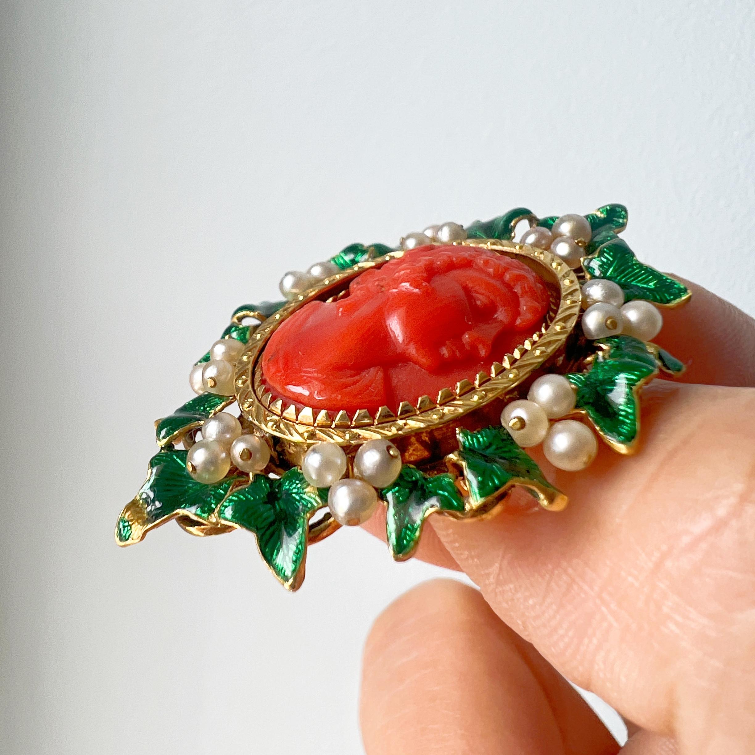Women's or Men's Victorian 18K gold coral cameo brooch with ivy leaves and natural seed pearls For Sale