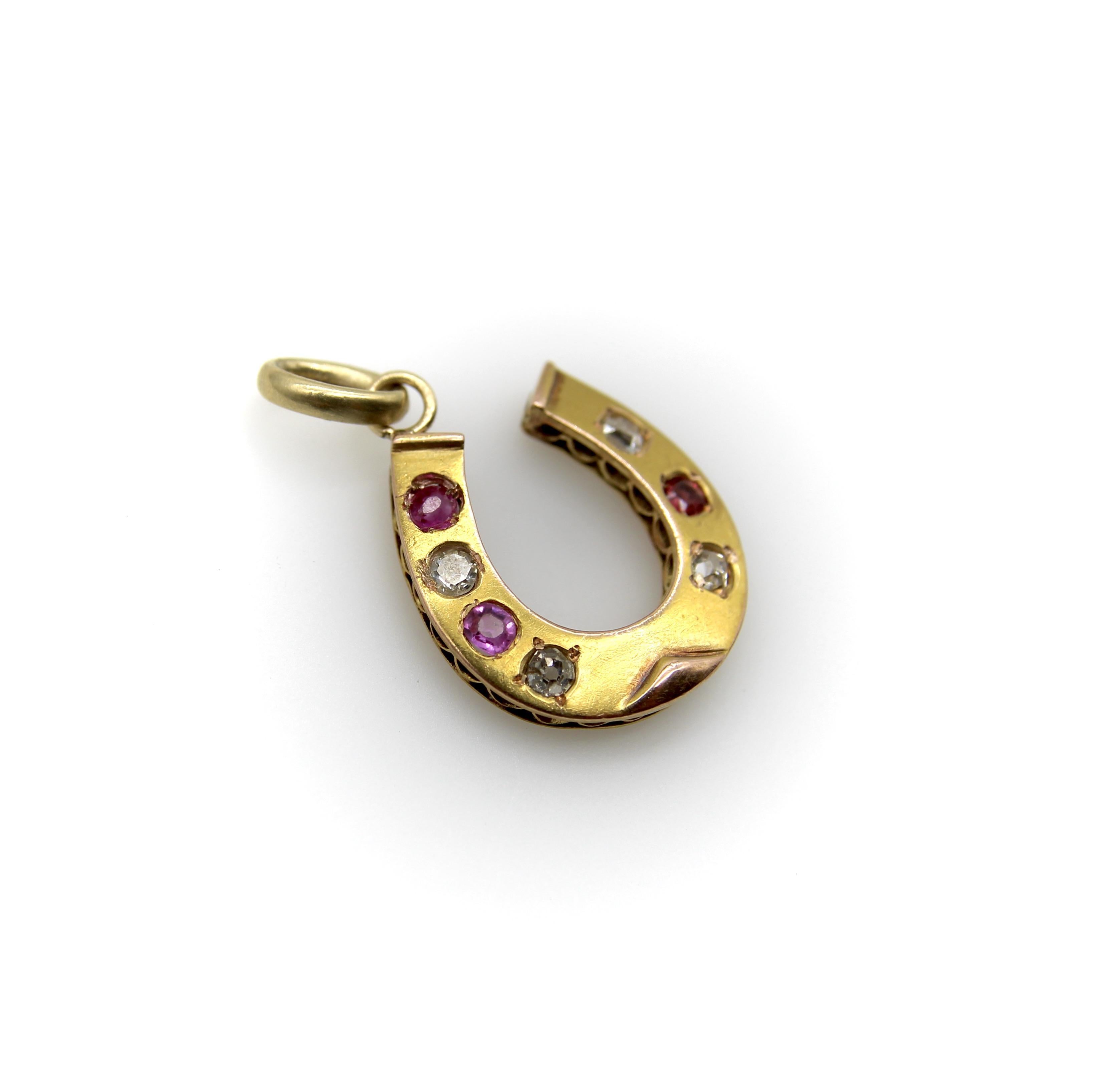 This 18k gold horseshoe pendant is sure to bring you luck! It is well rendered in 18k gold, detailed at the top and bottom with the three-dimensional elements of a true-to-life horseshoe. It features seven stones—alternating diamonds and