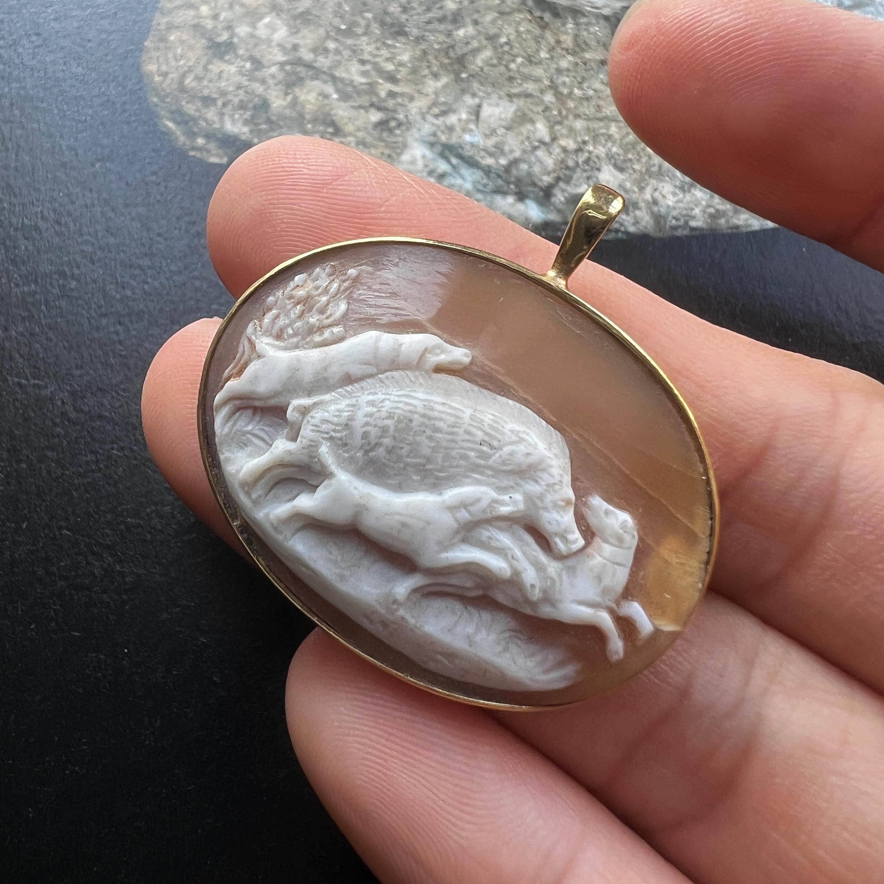 Victorian 18K gold dogs hunting scene cameo pendant For Sale 3