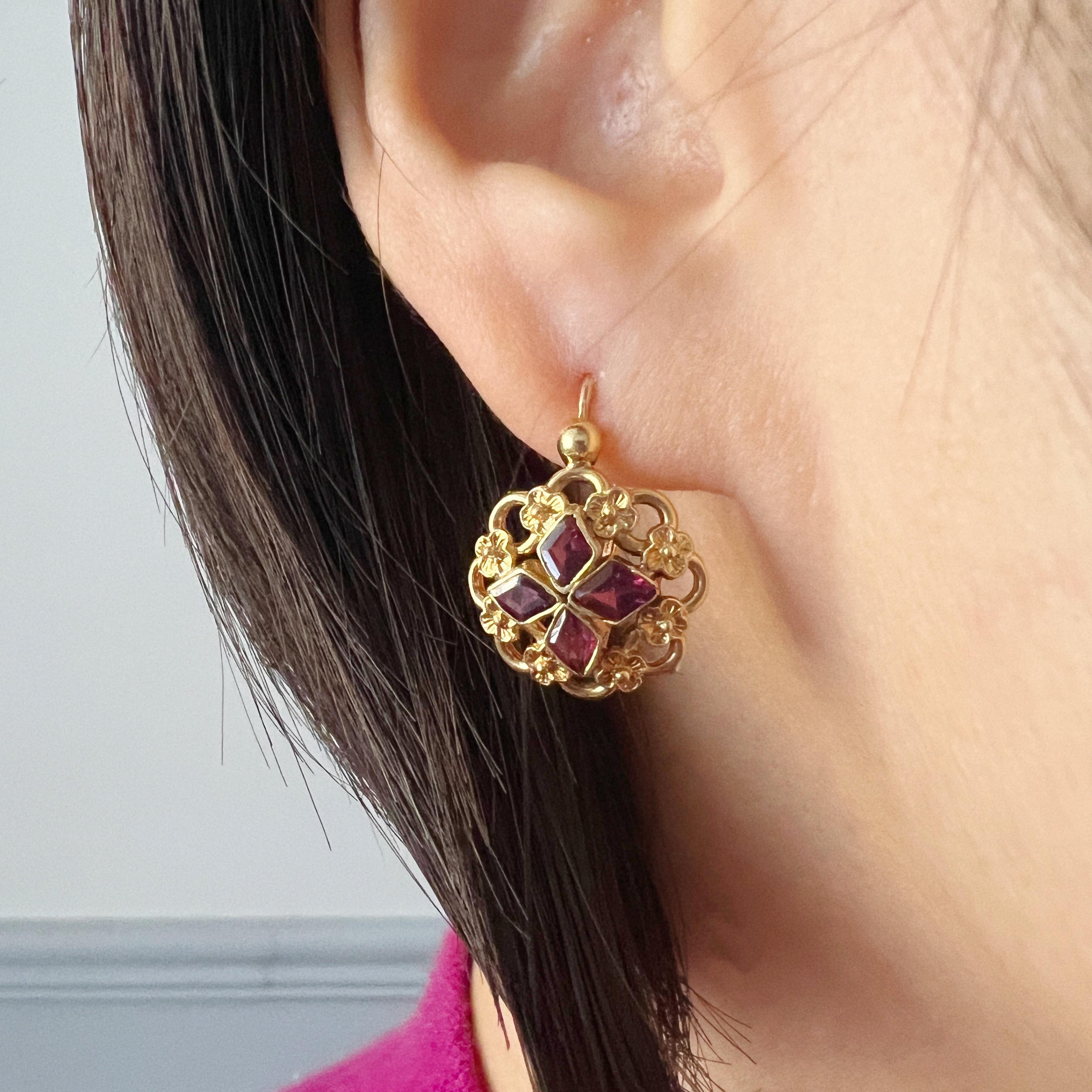 Victorian 18K gold flat cut garnet flower earrings 1