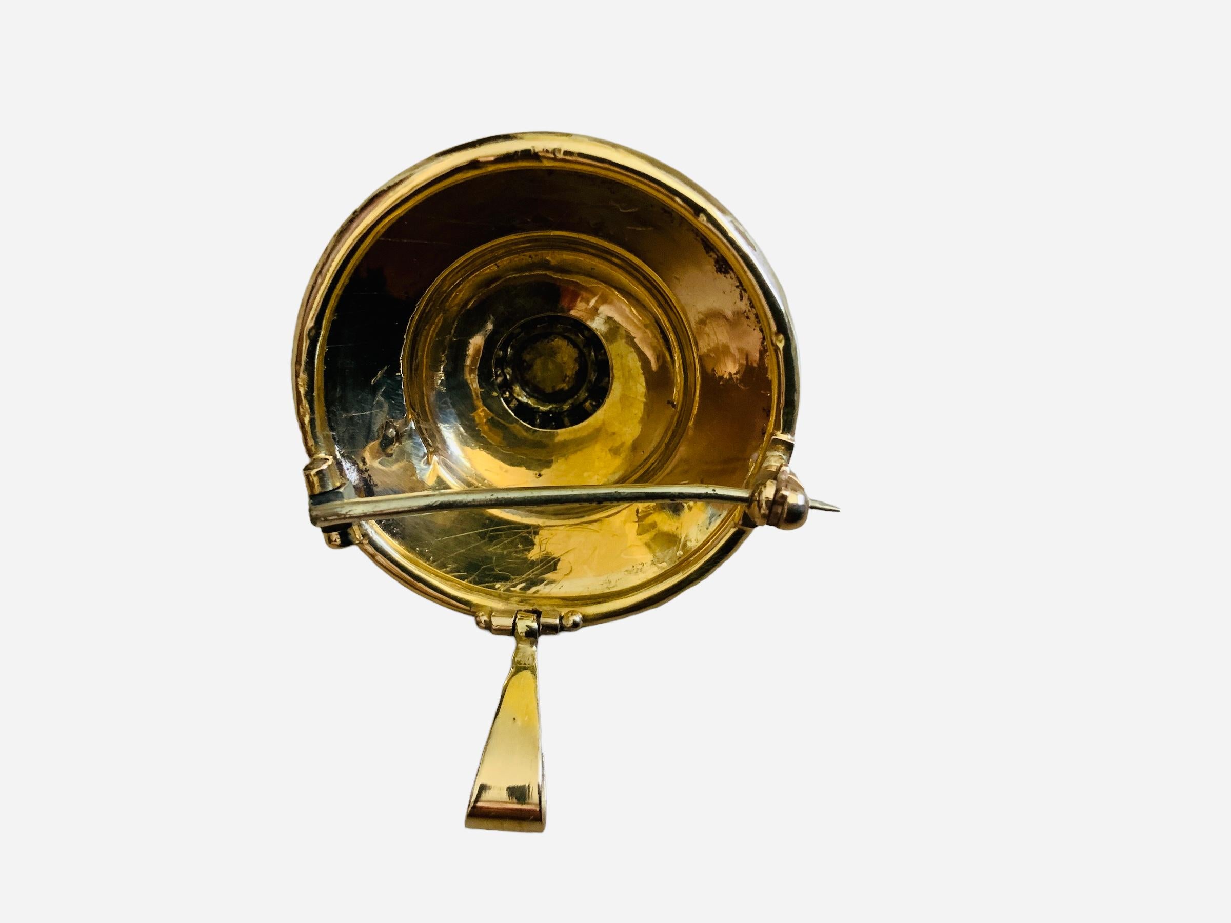 Victorian 18k Gold Garnet Round Brooch / Pendant For Sale 1
