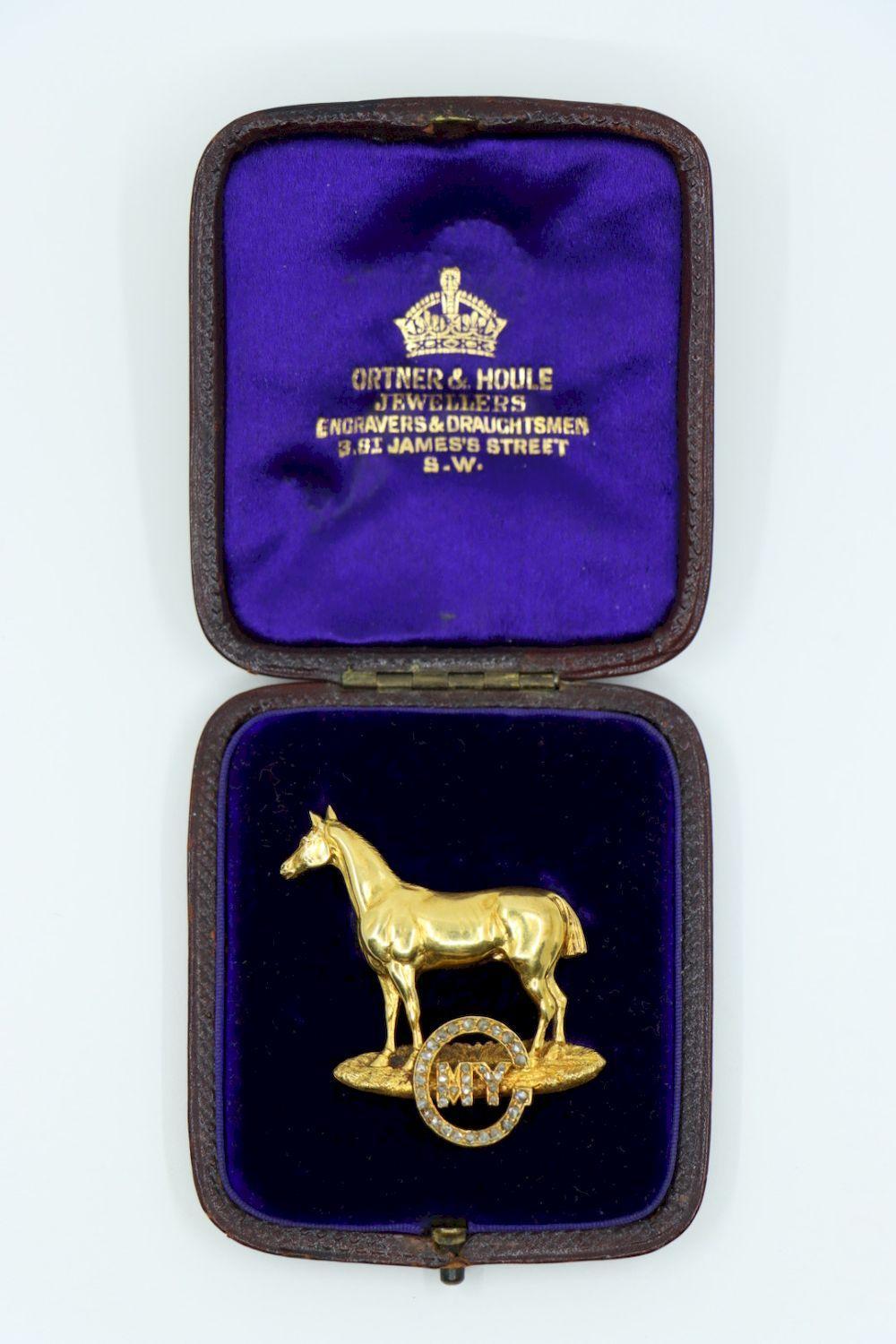 Victorian 18K Gold Horse Brooch Pin

Approximate Dimensions: 
3.6 cm (Length) 
3.5 cm (Width) 
9.2 grams in weight.