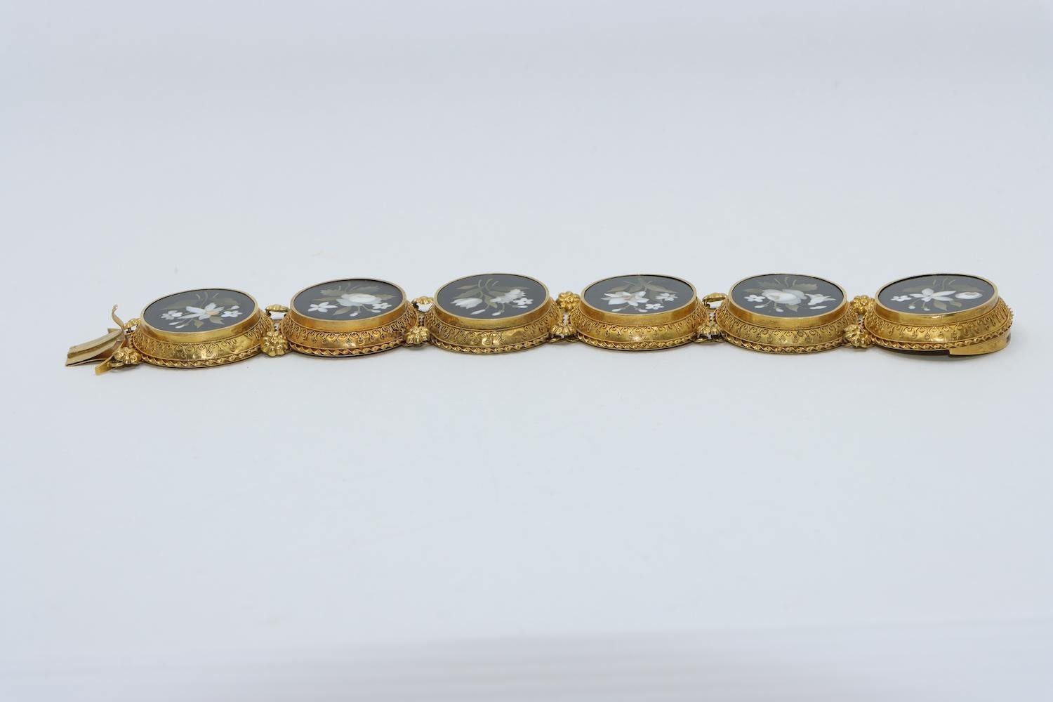 Viktorianisches 18K Gold Pietra Dura Armband im Angebot 8