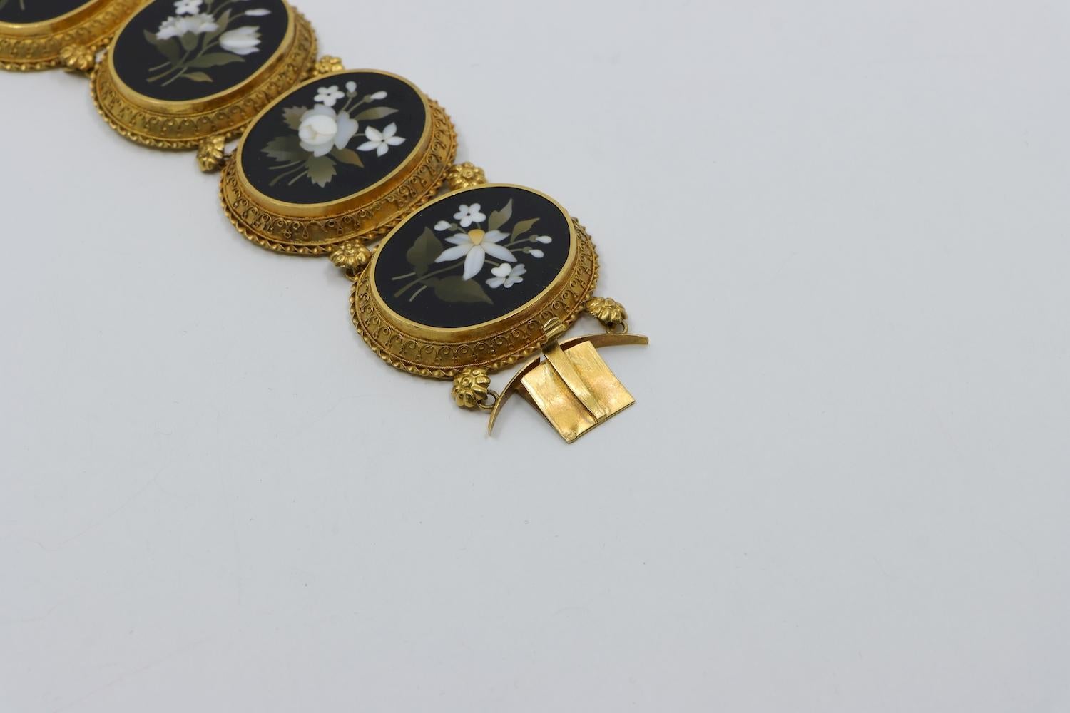 Viktorianisches 18K Gold Pietra Dura Armband im Angebot 15