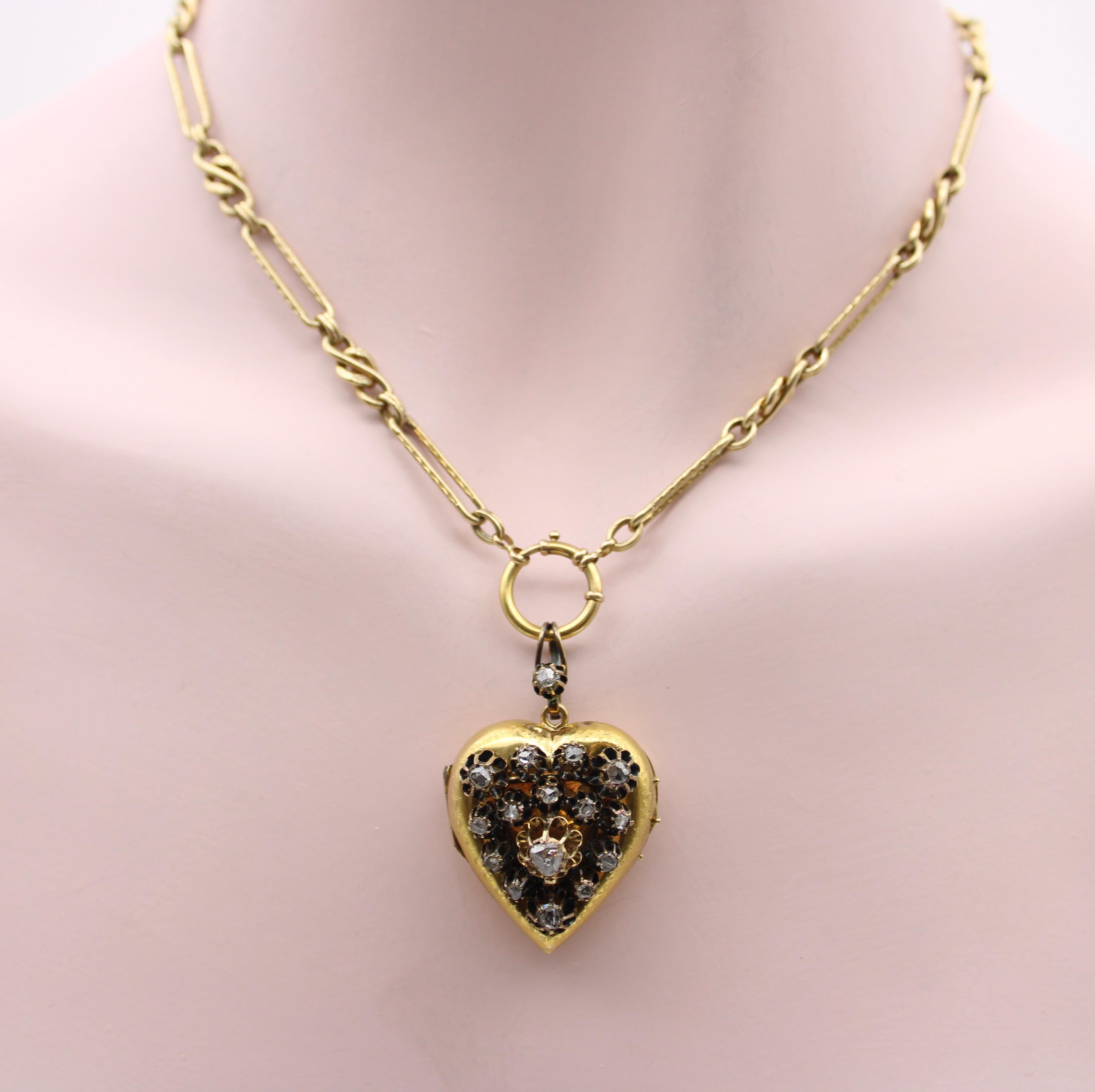 Victorian 18K Gold Rose Cut Diamond Encrusted Heart Locket For Sale 1
