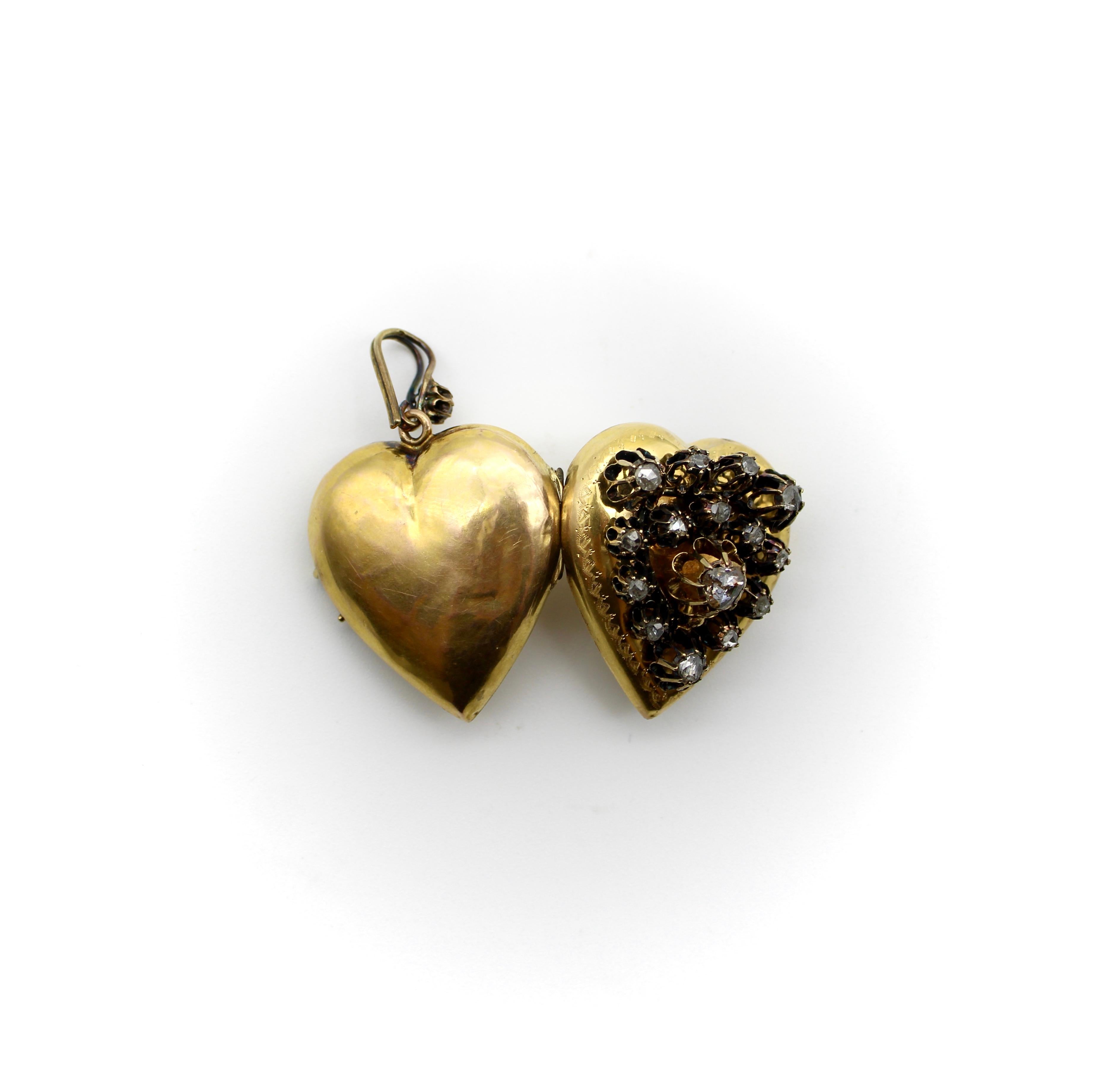 Victorian 18K Gold Rose Cut Diamond Encrusted Heart Locket For Sale 5
