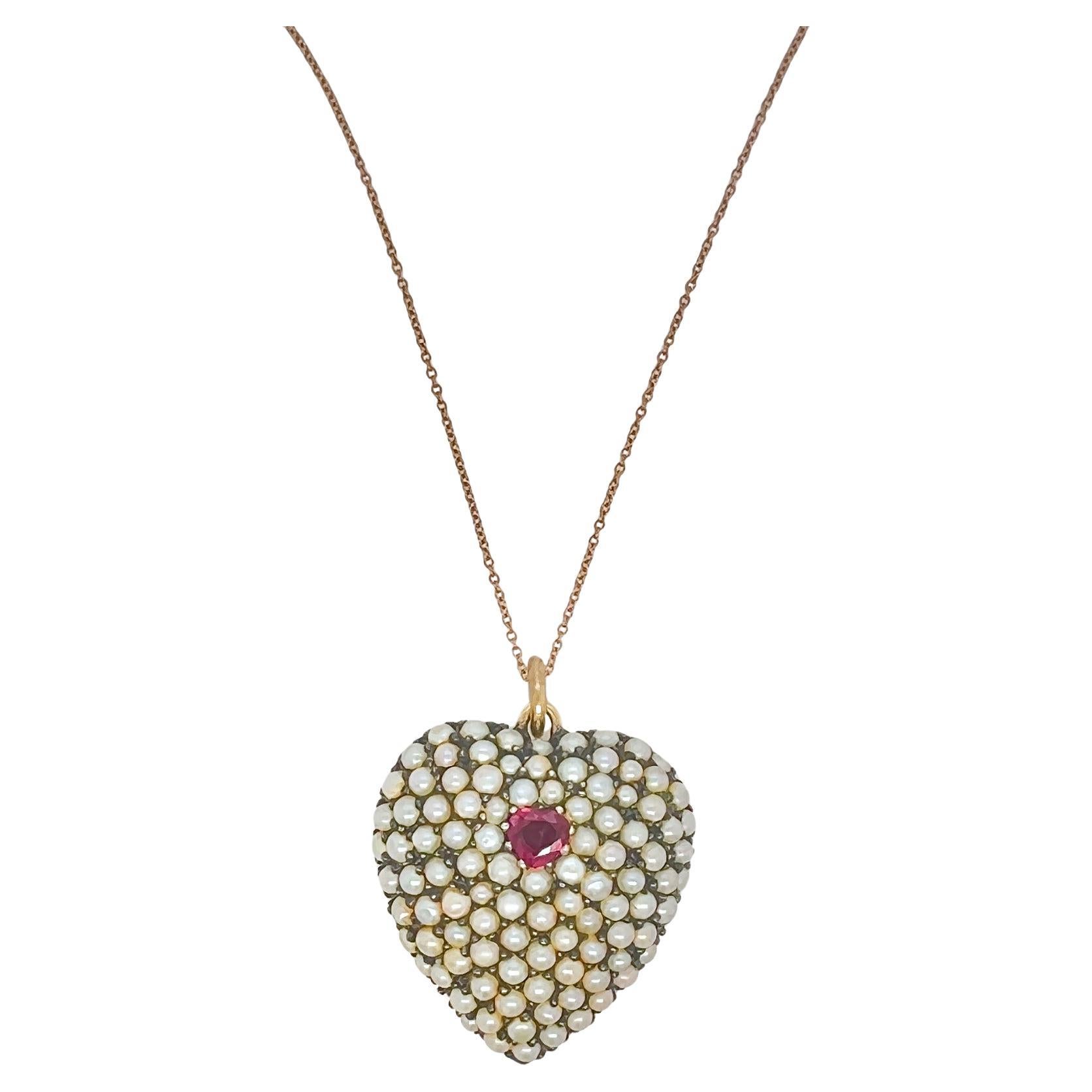 Ciondolo vittoriano a forma di cuore con perle di rubino in argento e oro 18k in vendita