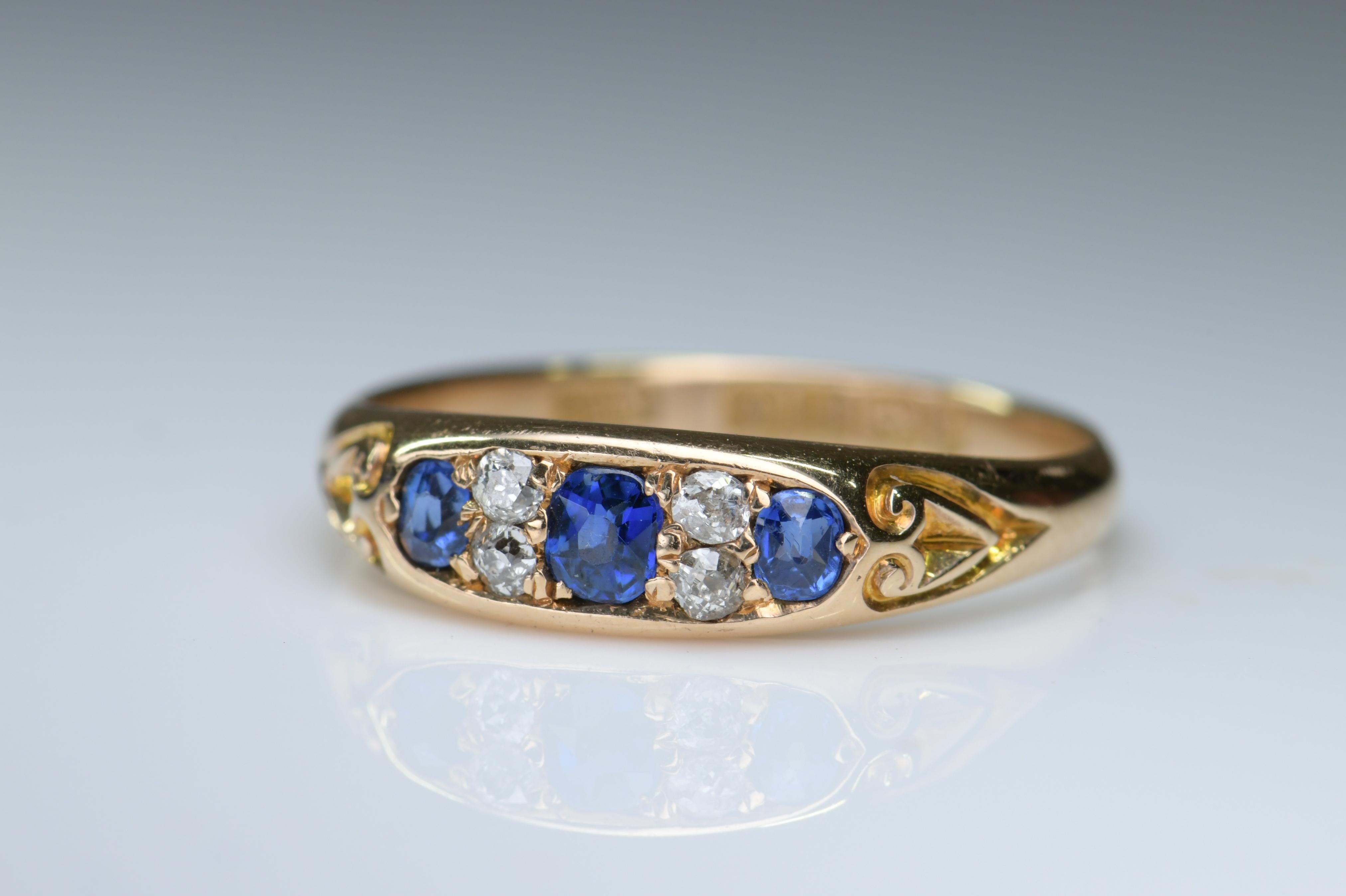 Victorian 18 Karat Gold Three-Stone Sapphire and Diamond Ring In Excellent Condition In Banbury, GB