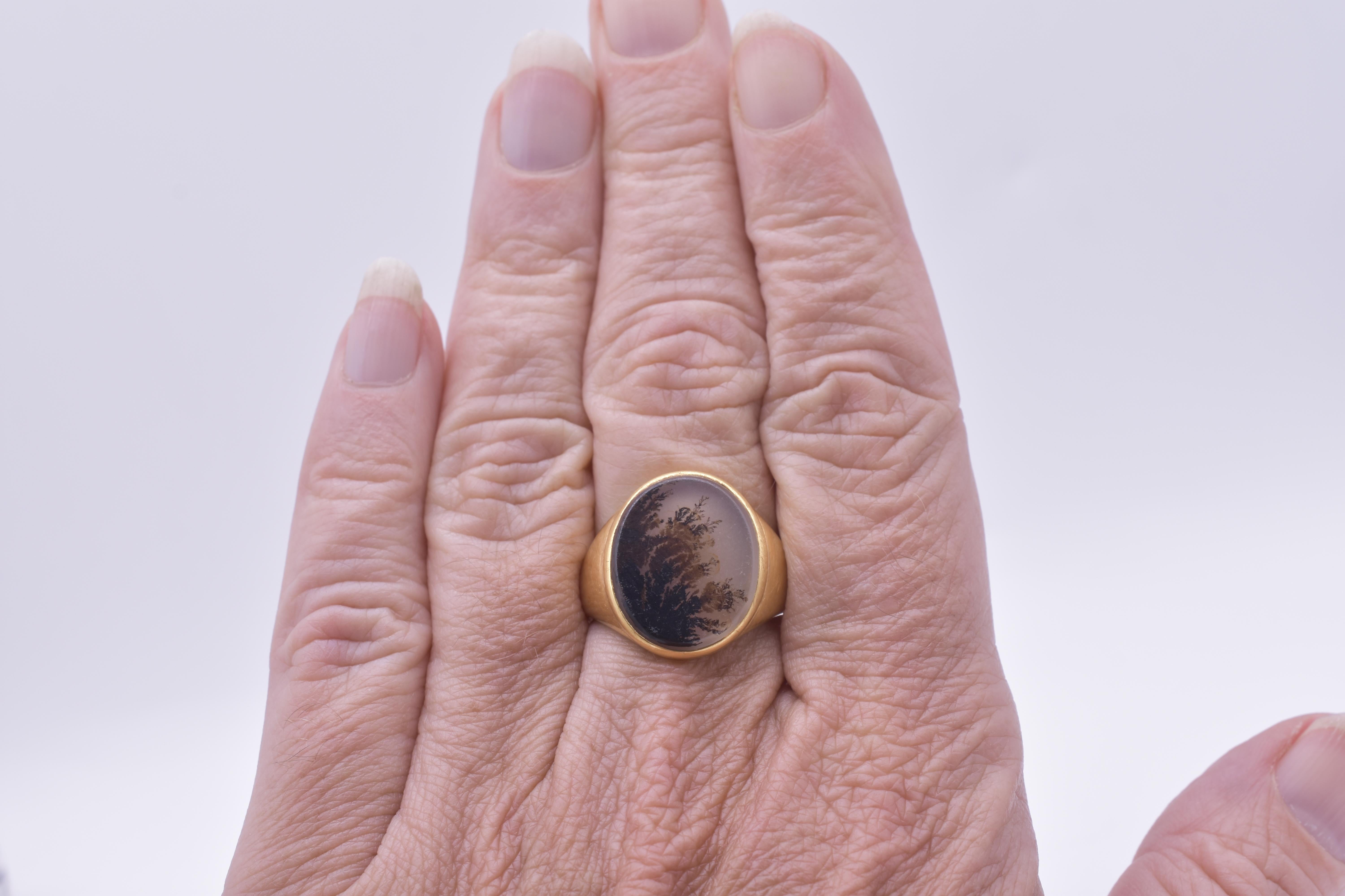 Cabochon Victorian 18 Karat Moss Agate Dendritic Signet Ring, circa 1860