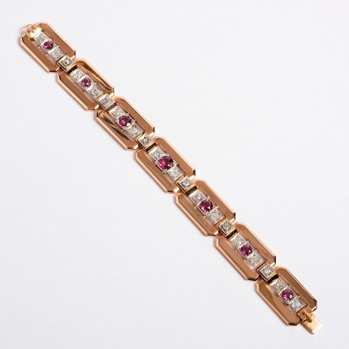 Rose Cut Victorian 18 Karat Gold Garnet Bracelet with 20 Old Cut Diamonds Est 1.8 Carat